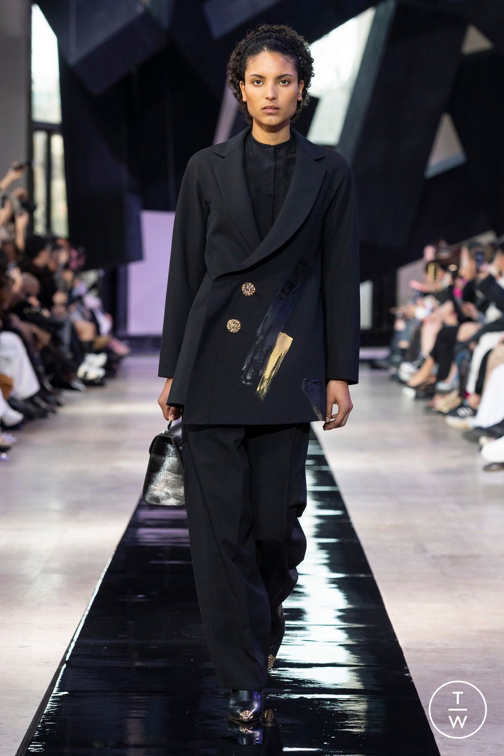 Fashion Week Paris Fall/Winter 2024 look 45 de la collection Shiatzy Chen womenswear