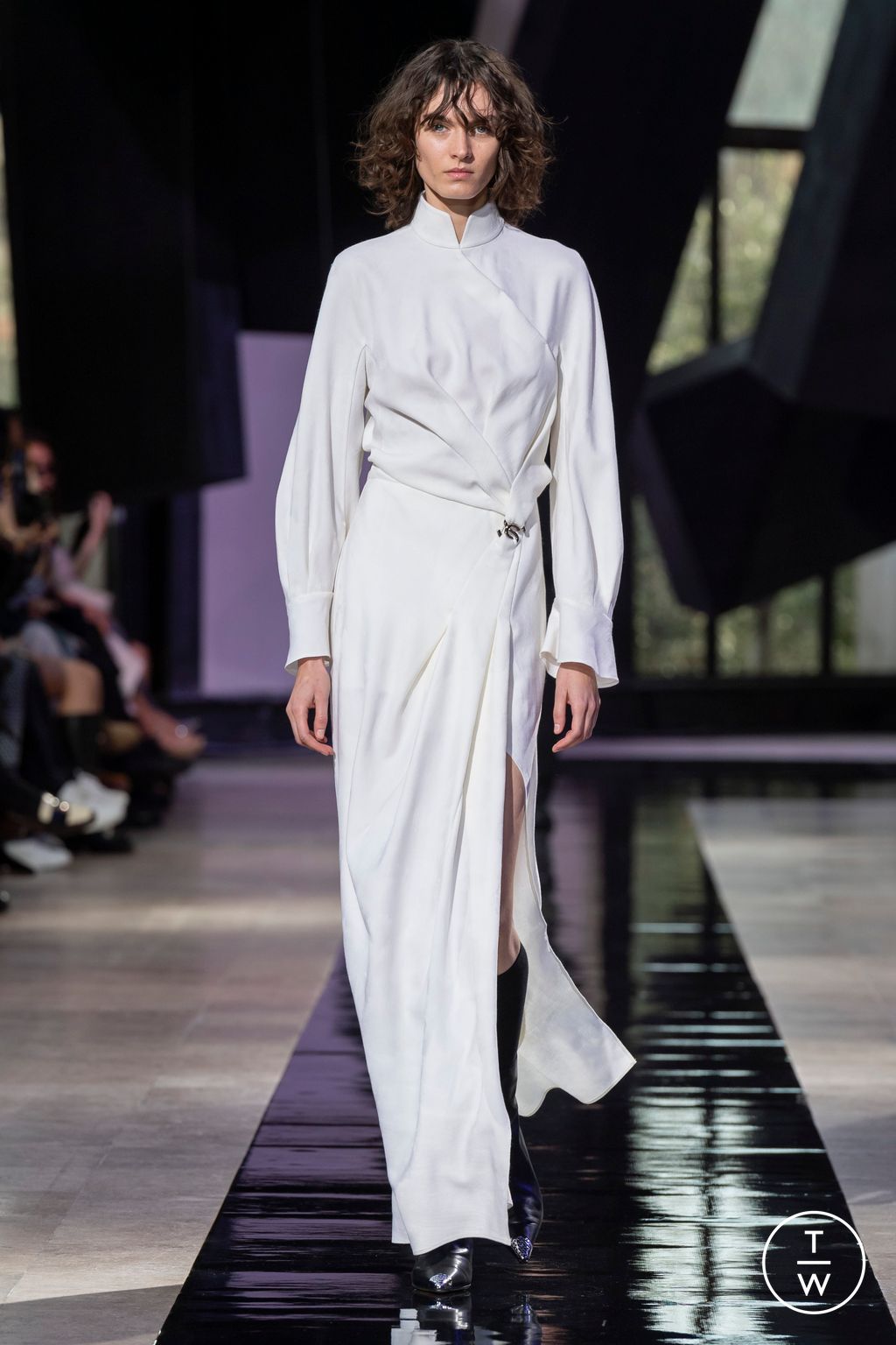 Fashion Week Paris Fall/Winter 2024 look 49 de la collection Shiatzy Chen womenswear