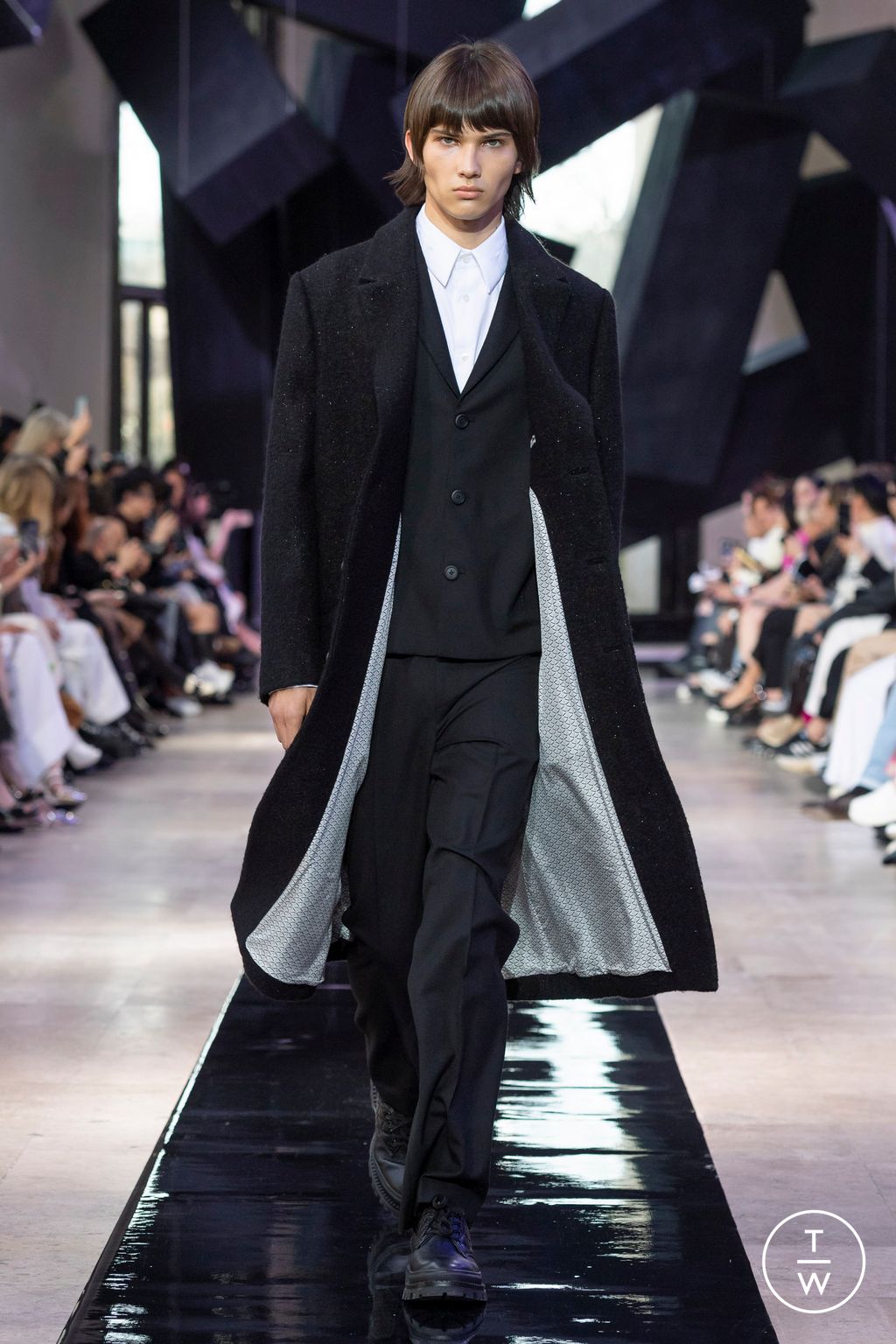 Fashion Week Paris Fall/Winter 2024 look 52 from the Shiatzy Chen collection 女装