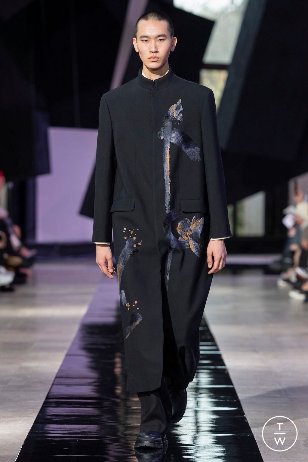 Fashion Week Paris Fall/Winter 2024 look 60 from the Shiatzy Chen collection 女装