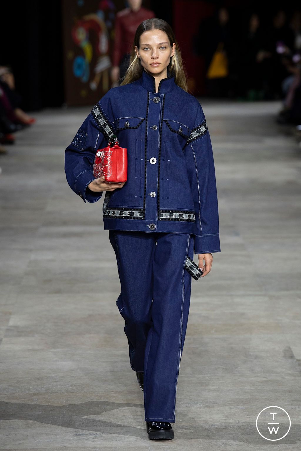 Fashion Week Paris Fall/Winter 2025 look 7 de la collection Shiatzy Chen womenswear