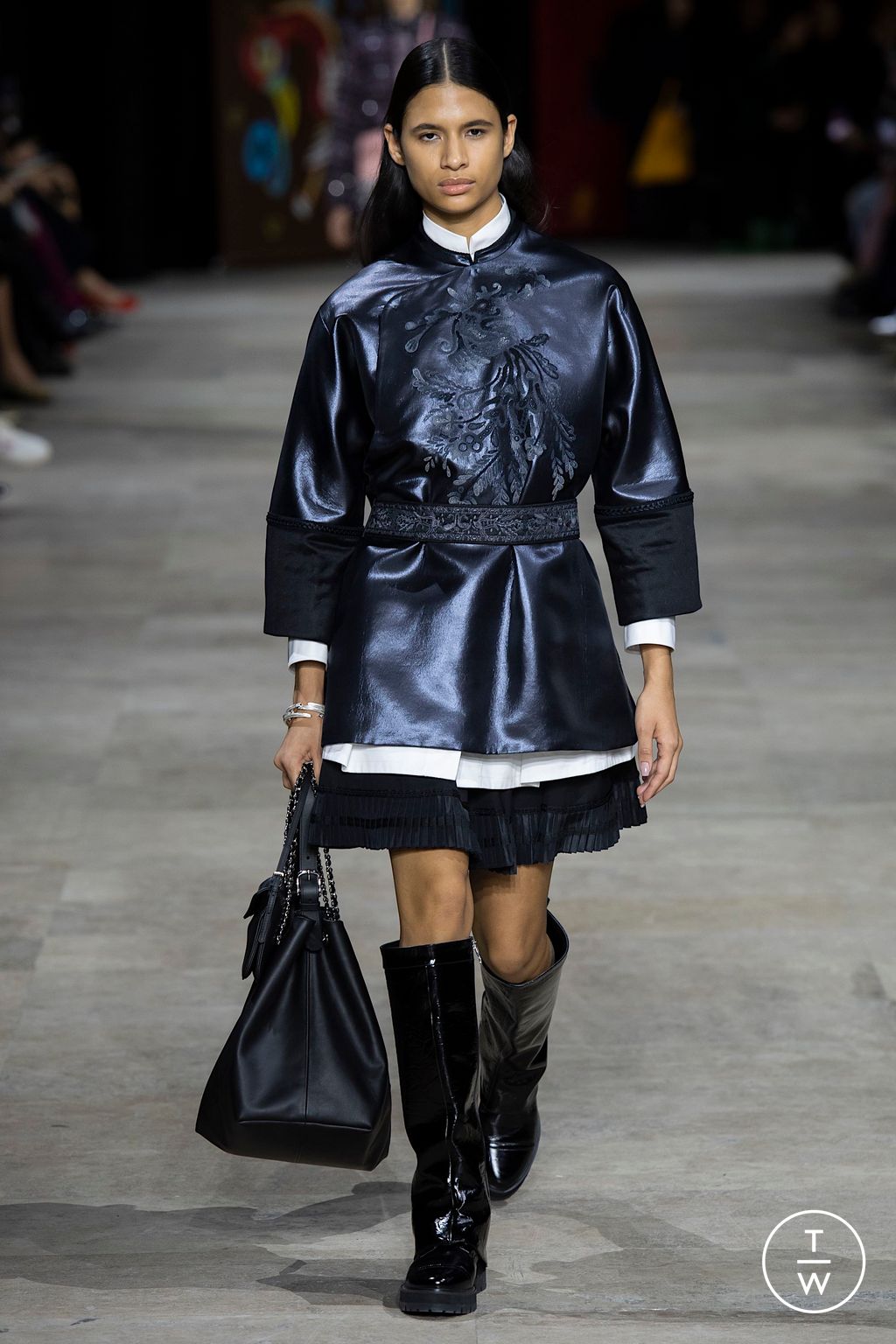 Fashion Week Paris Fall/Winter 2025 look 10 de la collection Shiatzy Chen womenswear