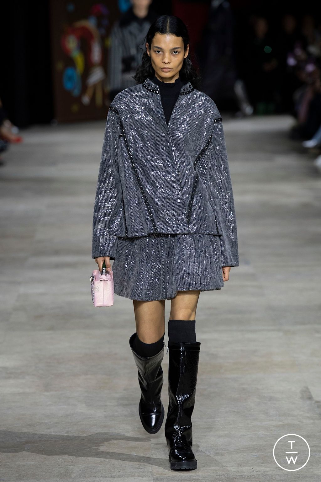 Fashion Week Paris Fall/Winter 2025 look 12 de la collection Shiatzy Chen womenswear