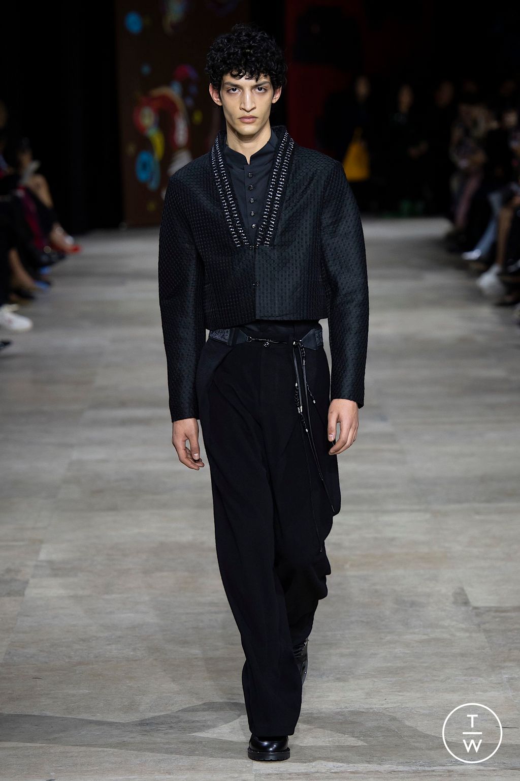 Fashion Week Paris Fall/Winter 2025 look 16 de la collection Shiatzy Chen womenswear