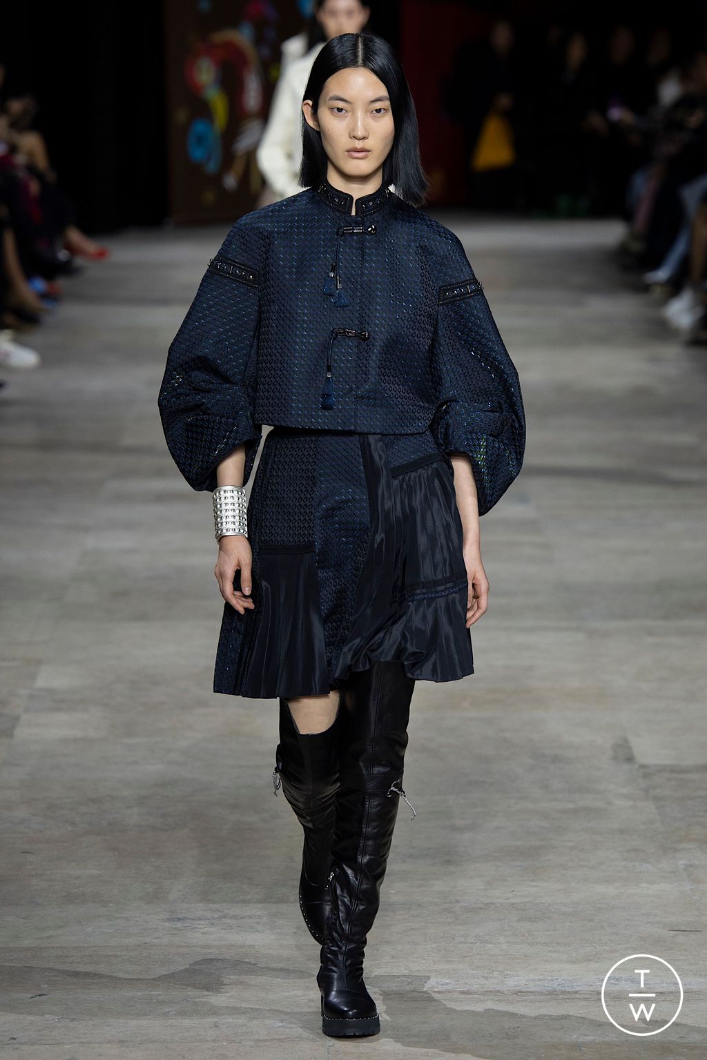Fashion Week Paris Fall/Winter 2025 look 25 de la collection Shiatzy Chen womenswear