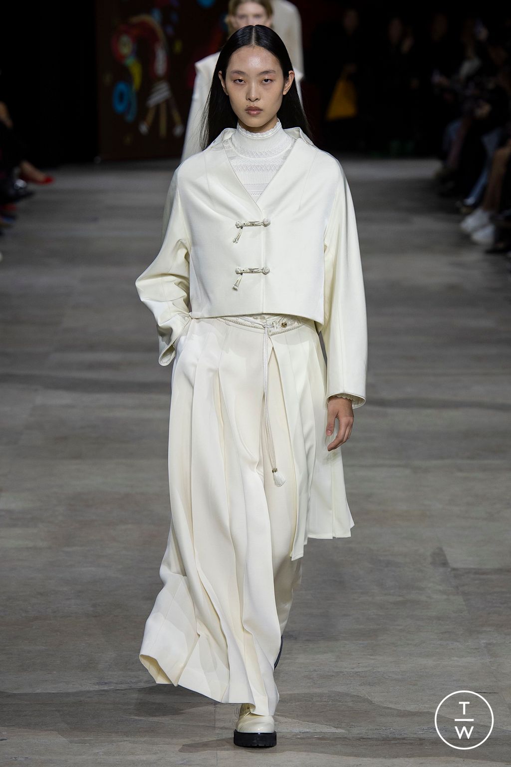 Fashion Week Paris Fall/Winter 2025 look 26 de la collection Shiatzy Chen womenswear