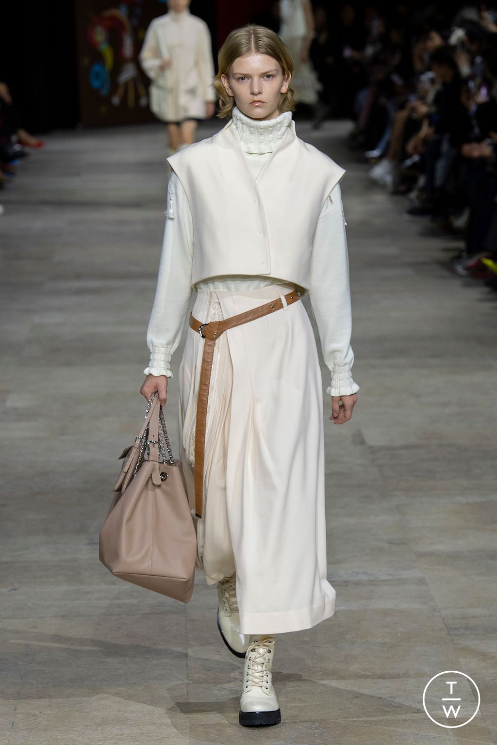 Fashion Week Paris Fall/Winter 2025 look 27 from the Shiatzy Chen collection womenswear