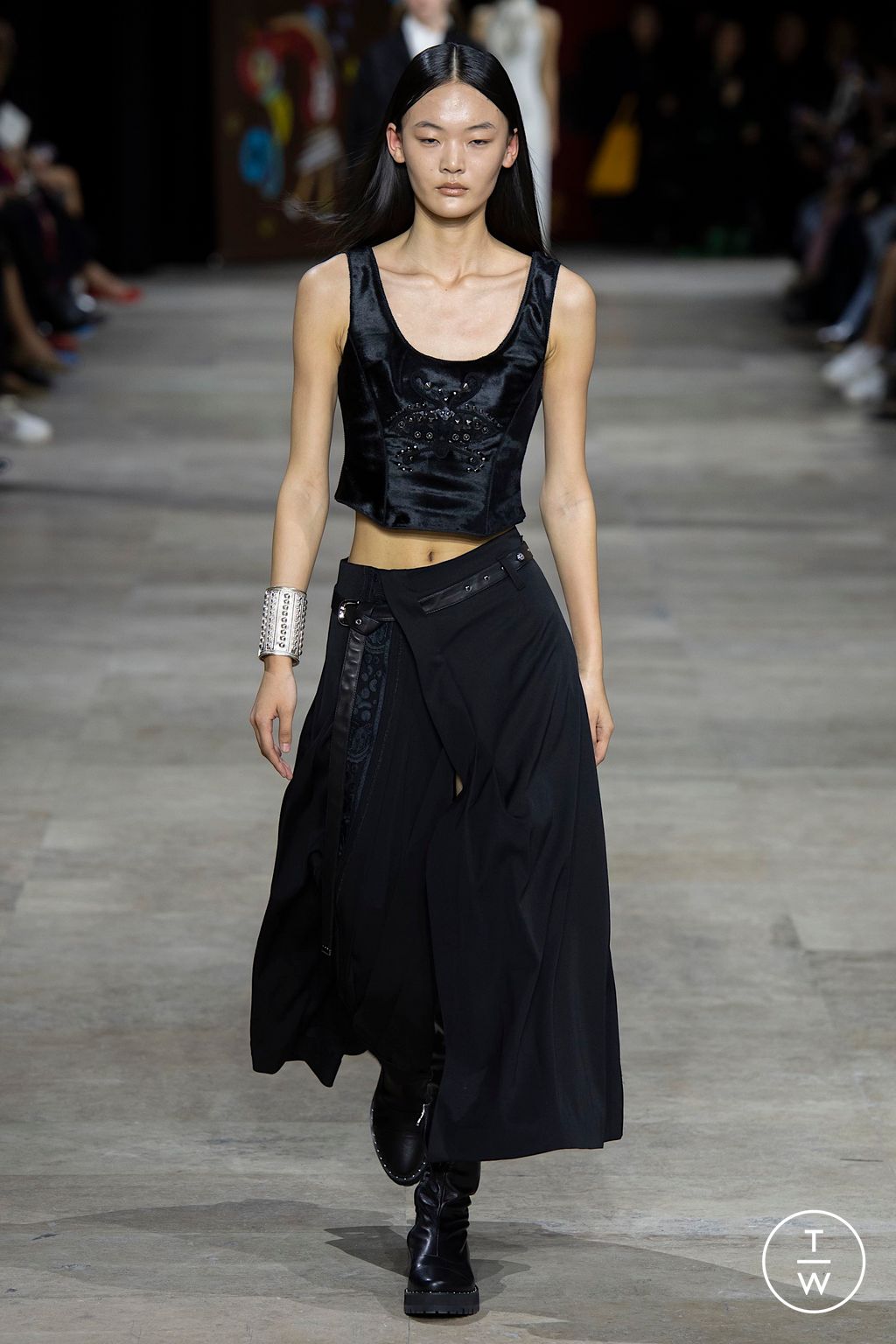 Fashion Week Paris Fall/Winter 2025 look 30 from the Shiatzy Chen collection womenswear