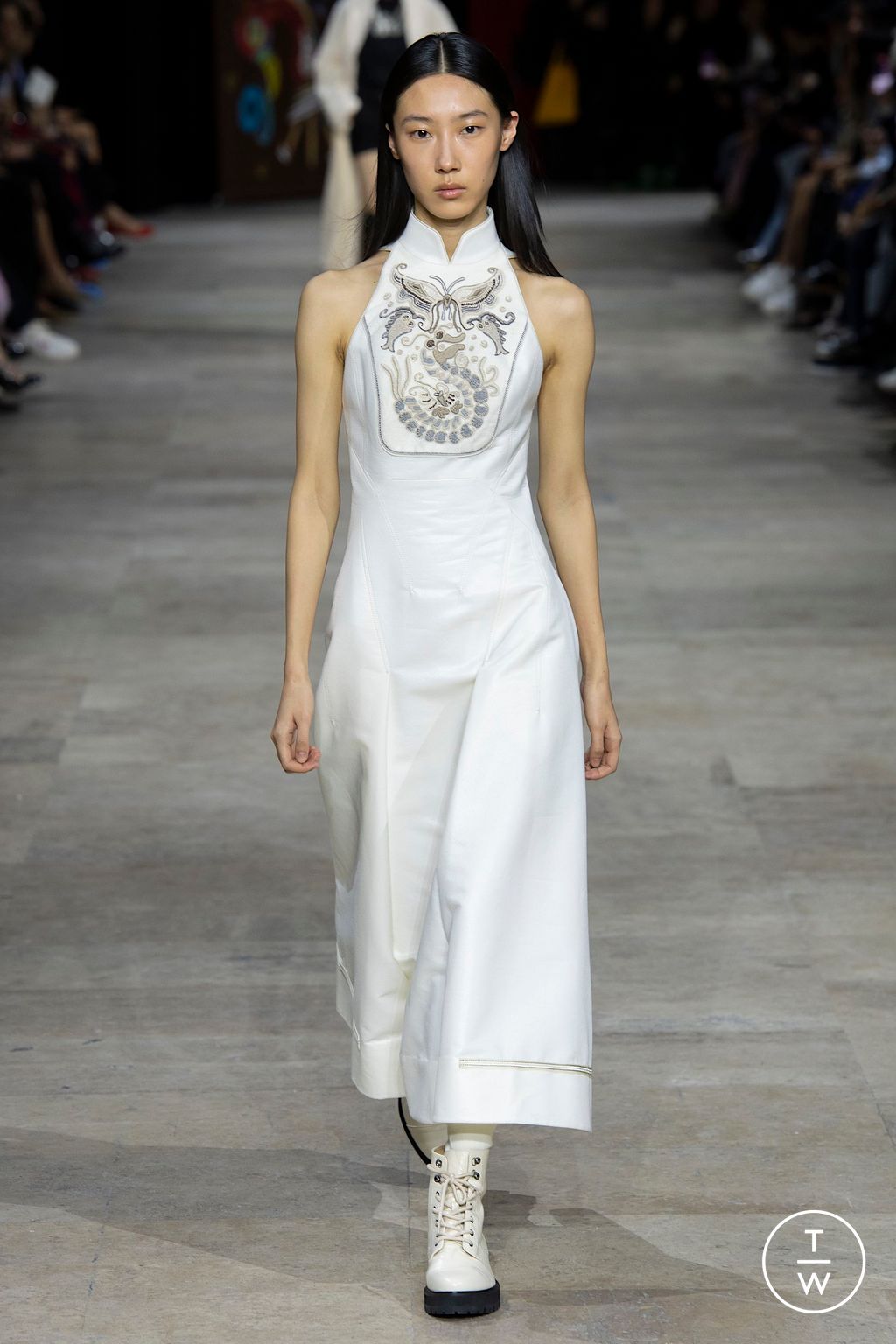 Fashion Week Paris Fall/Winter 2025 look 32 from the Shiatzy Chen collection womenswear