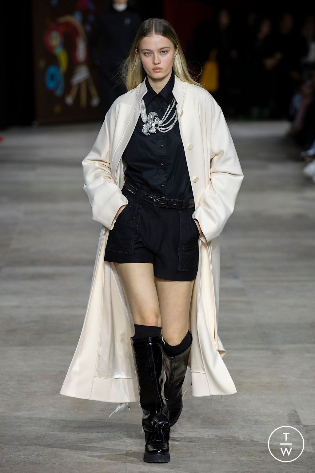 Fashion Week Paris Fall/Winter 2025 look 33 from the Shiatzy Chen collection womenswear