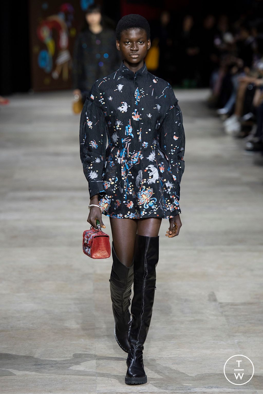 Fashion Week Paris Fall/Winter 2025 look 38 from the Shiatzy Chen collection womenswear