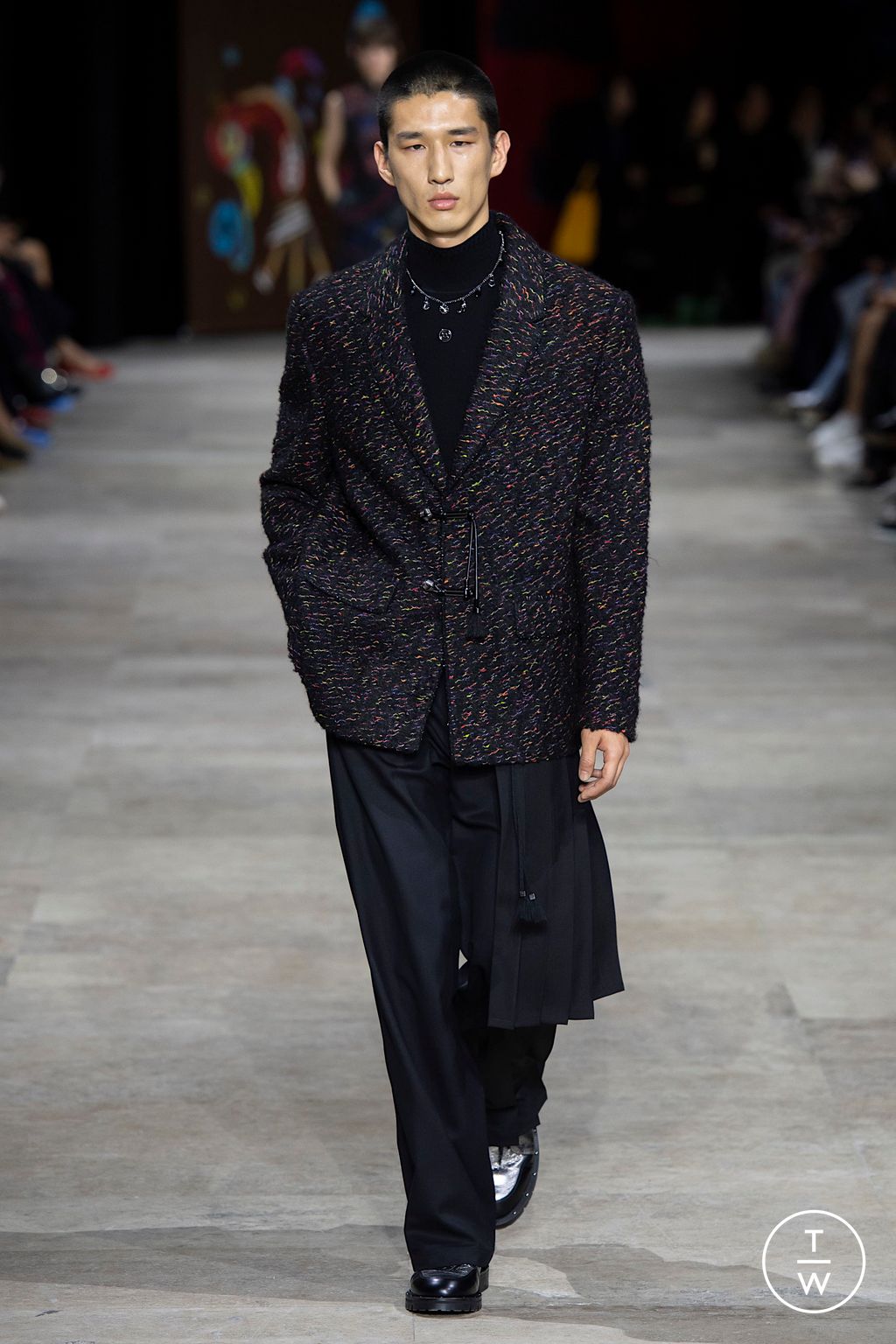 Fashion Week Paris Fall/Winter 2025 look 40 from the Shiatzy Chen collection womenswear