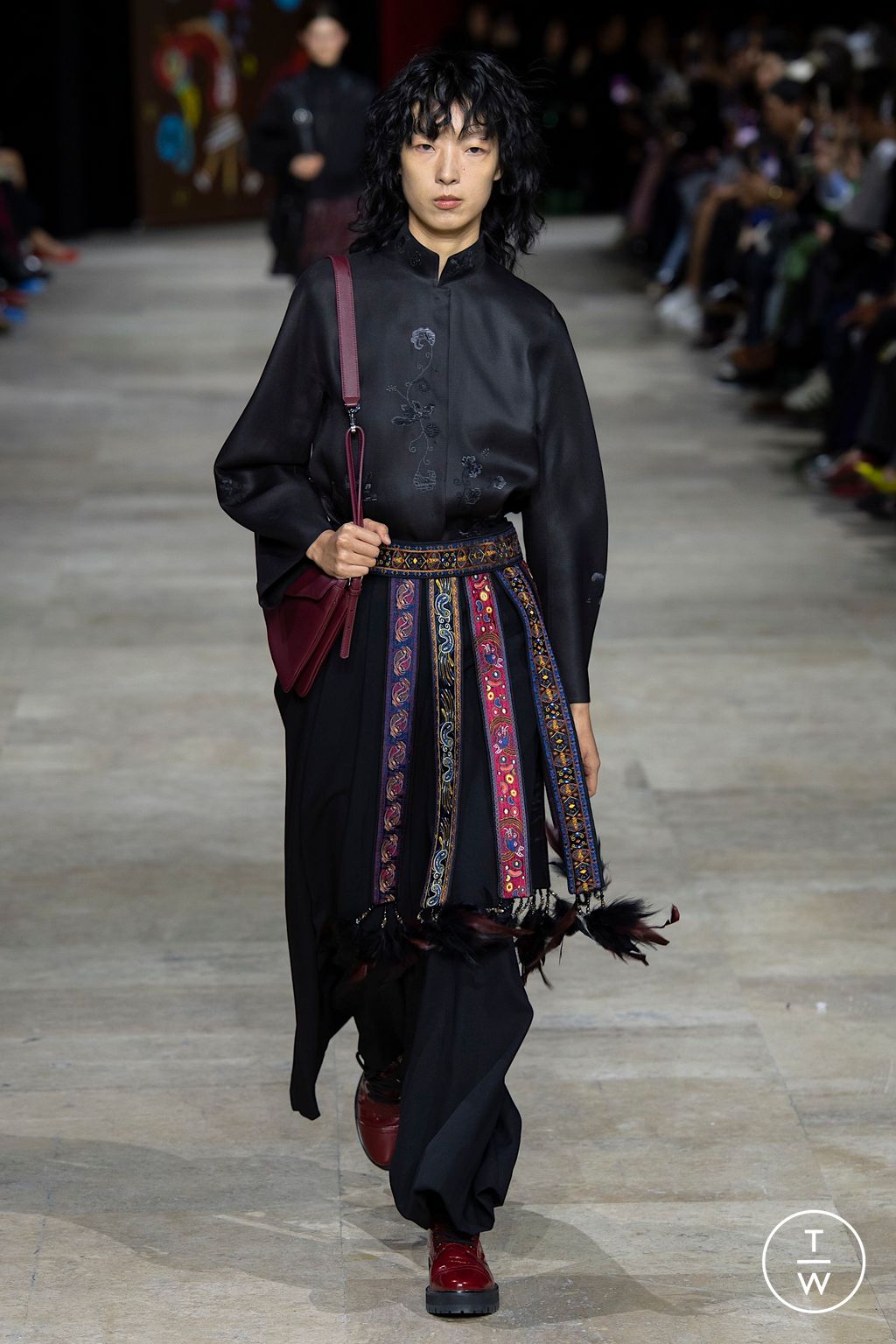 Fashion Week Paris Fall/Winter 2025 look 43 from the Shiatzy Chen collection womenswear