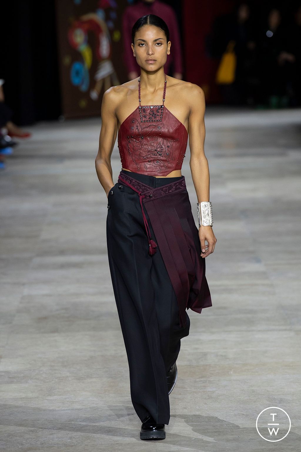 Fashion Week Paris Fall/Winter 2025 look 46 de la collection Shiatzy Chen womenswear