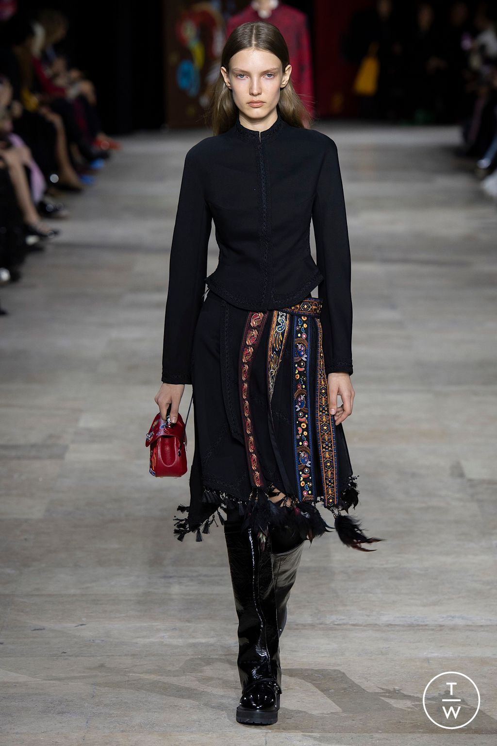 Fashion Week Paris Fall/Winter 2025 look 53 de la collection Shiatzy Chen womenswear