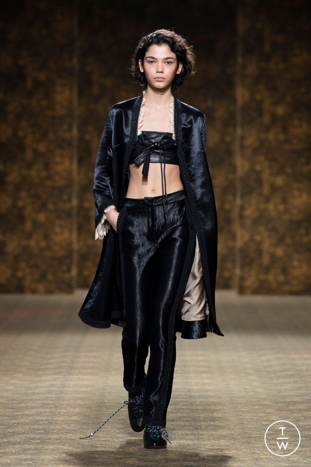 Fashion Week Paris Fall/Winter 2026 look 1 from the Shiatzy Chen collection womenswear