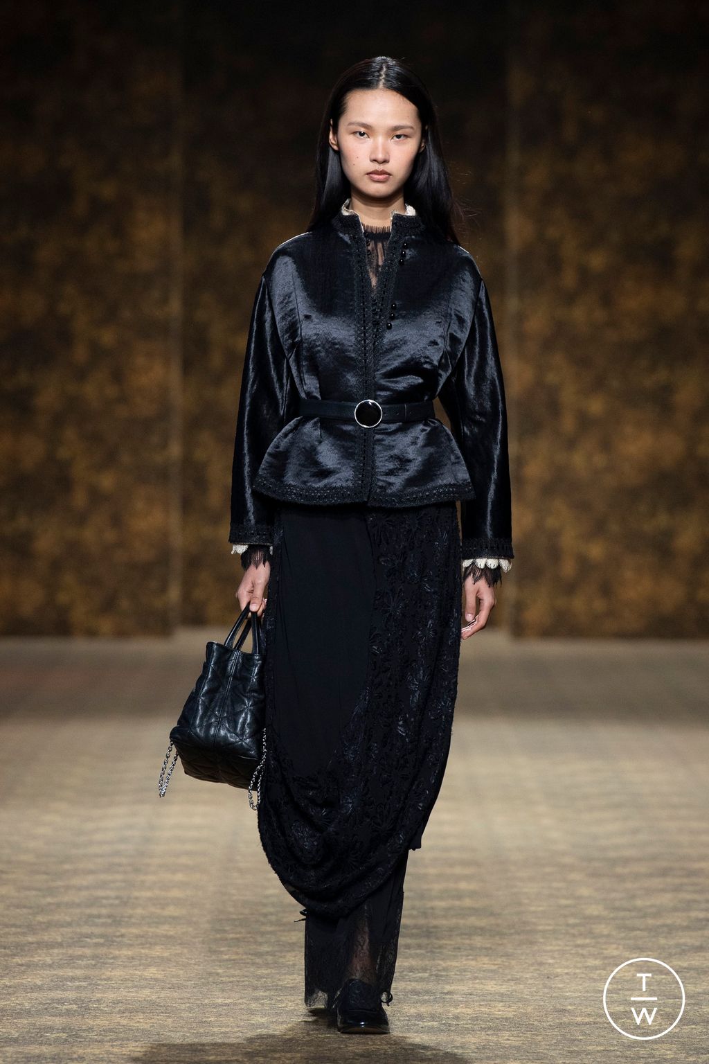 Fashion Week Paris Fall/Winter 2026 look 2 from the Shiatzy Chen collection 女装