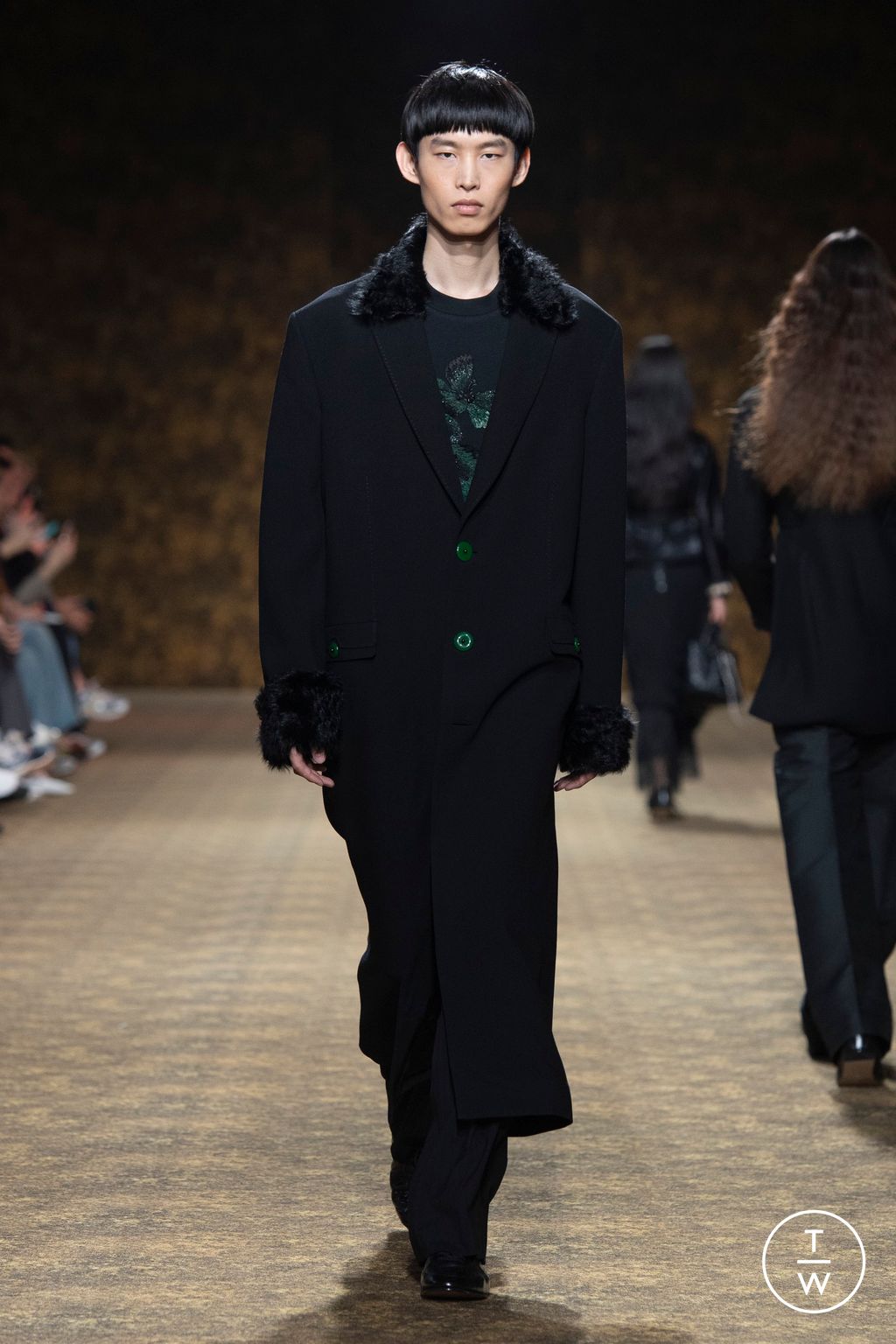 Fashion Week Paris Fall/Winter 2026 look 4 from the Shiatzy Chen collection womenswear