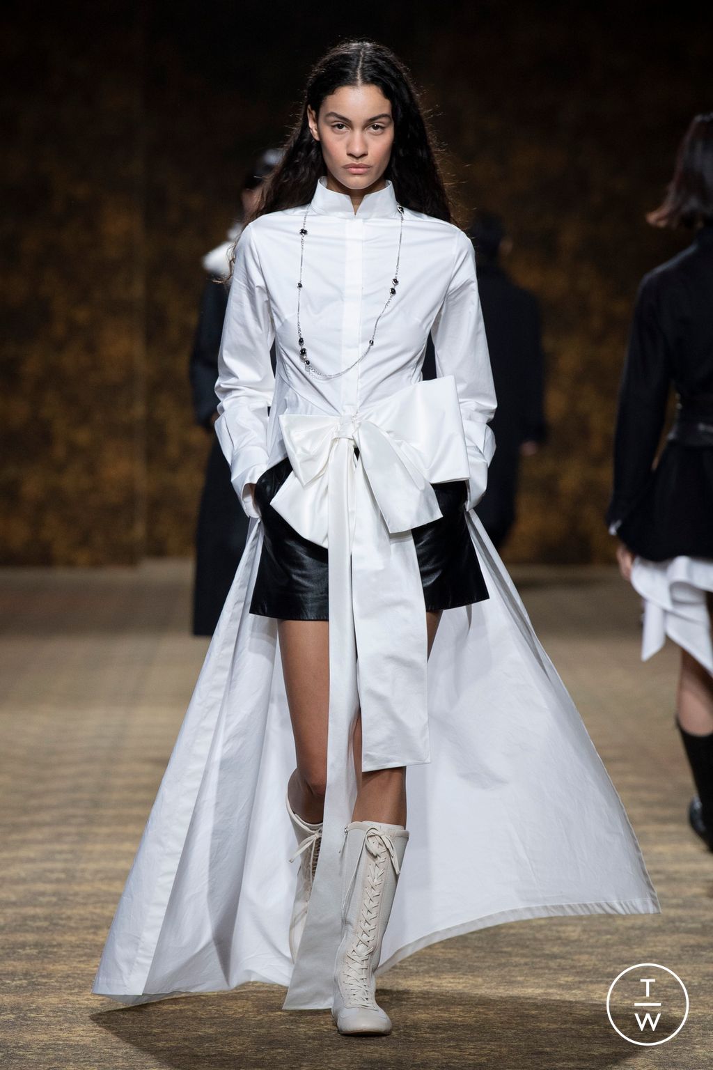 Fashion Week Paris Fall/Winter 2026 look 6 from the Shiatzy Chen collection womenswear