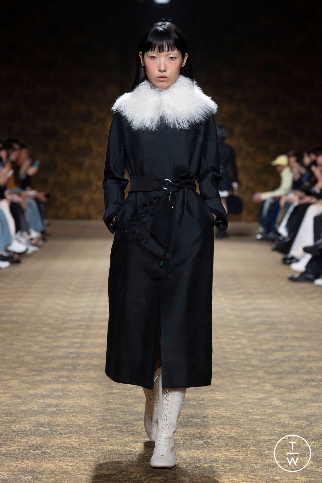 Fashion Week Paris Fall/Winter 2026 look 7 from the Shiatzy Chen collection womenswear