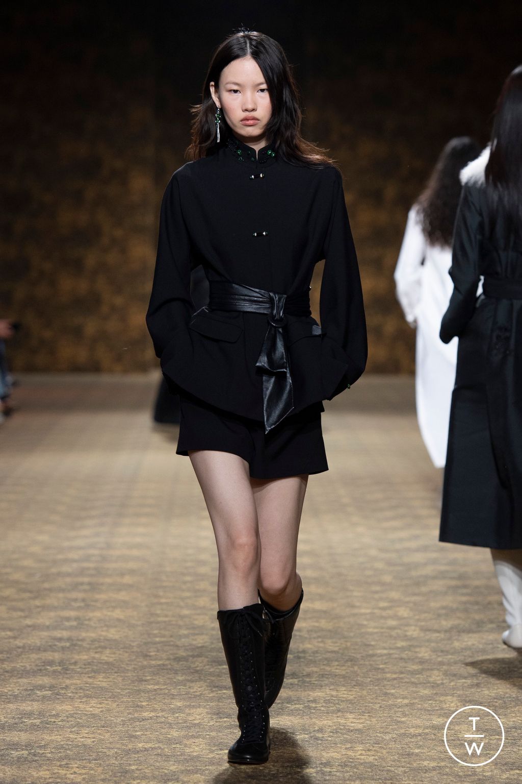 Fashion Week Paris Fall/Winter 2026 look 8 from the Shiatzy Chen collection womenswear