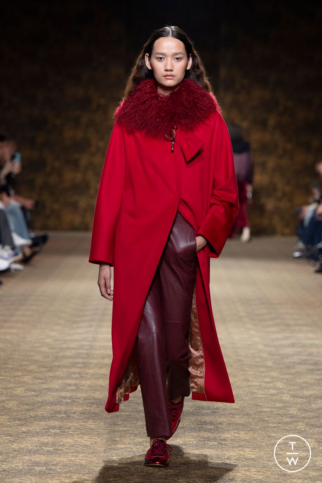 Fashion Week Paris Fall/Winter 2026 look 16 from the Shiatzy Chen collection womenswear
