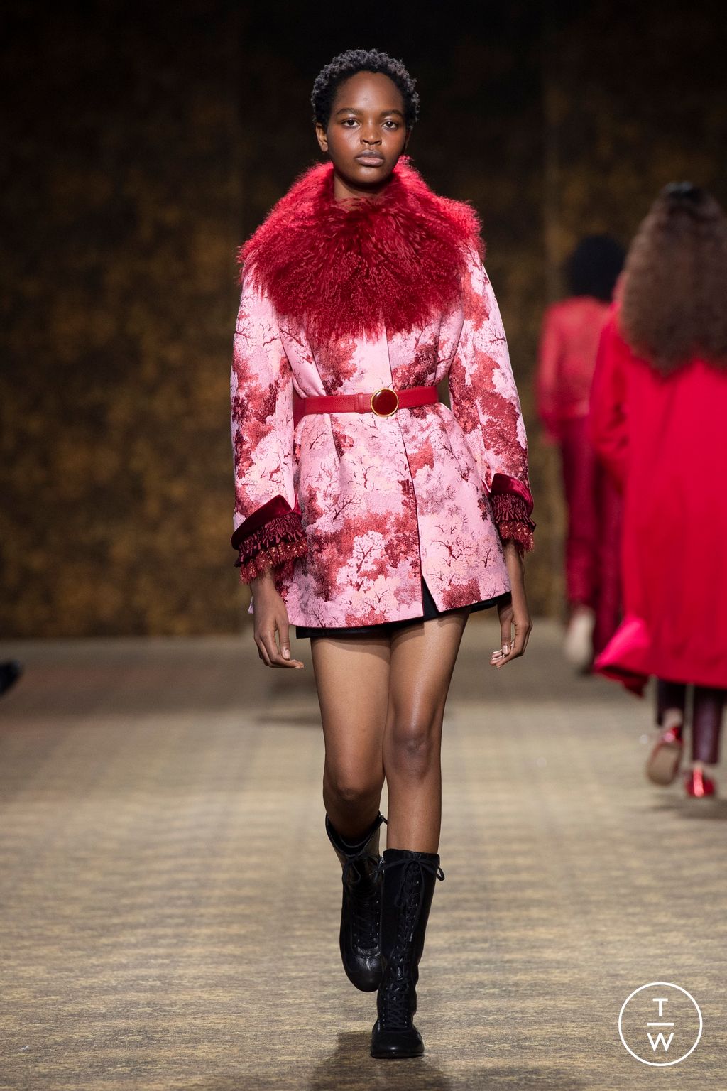 Fashion Week Paris Fall/Winter 2026 look 18 de la collection Shiatzy Chen womenswear