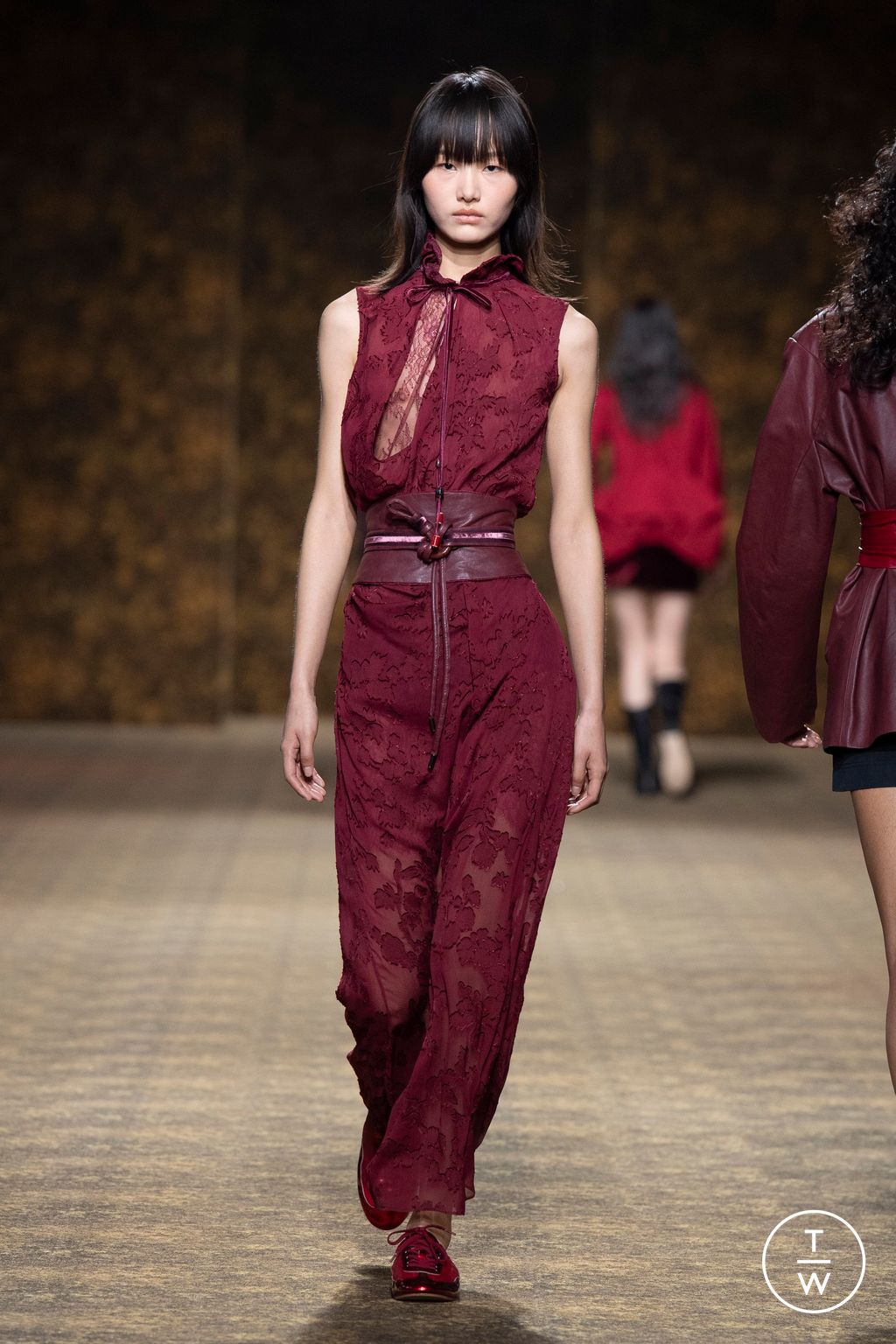 Fashion Week Paris Fall/Winter 2026 look 21 de la collection Shiatzy Chen womenswear