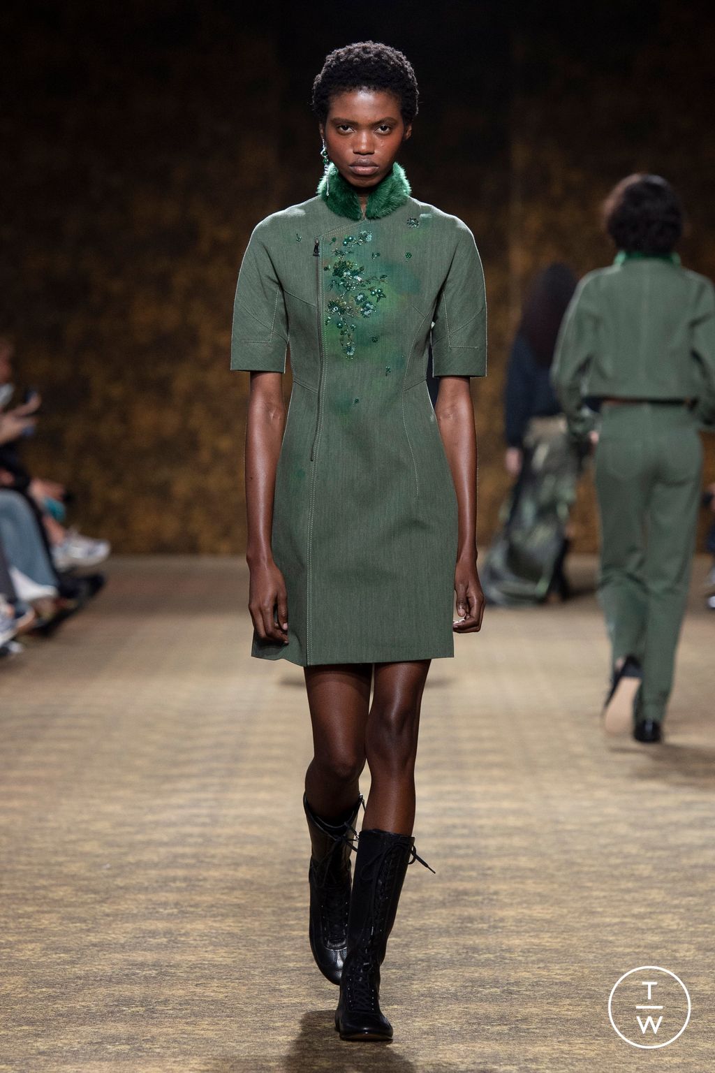 Fashion Week Paris Fall/Winter 2026 look 30 de la collection Shiatzy Chen womenswear