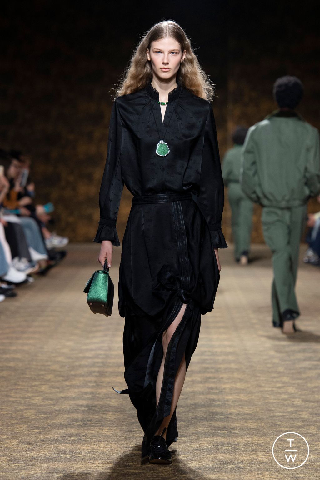 Fashion Week Paris Fall/Winter 2026 look 31 de la collection Shiatzy Chen womenswear