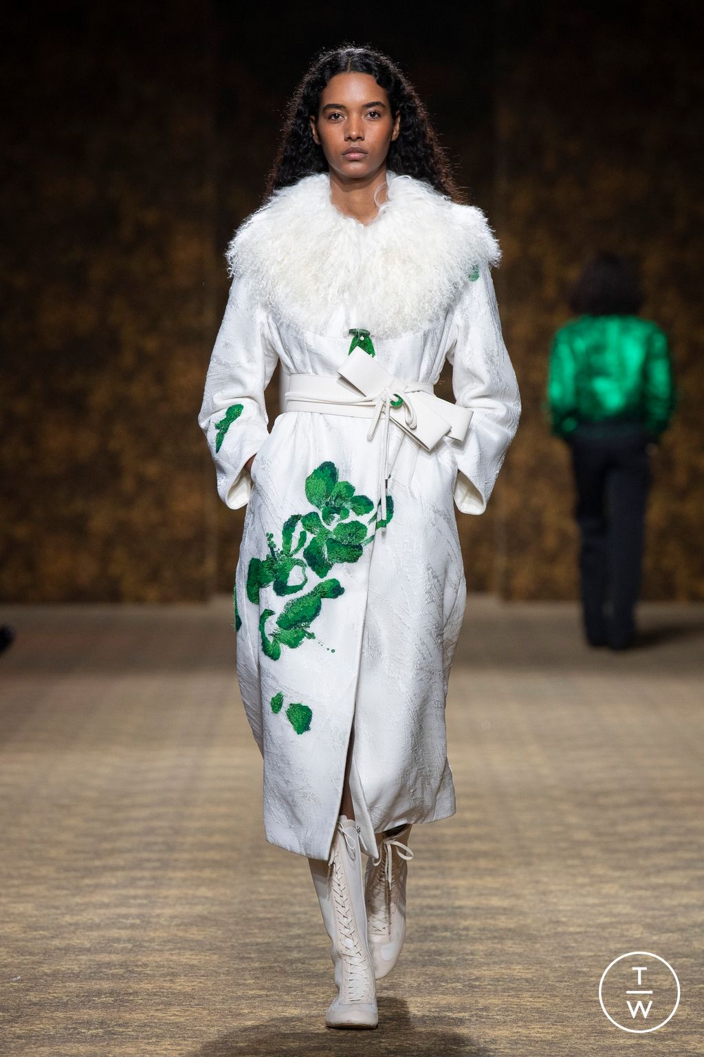 Fashion Week Paris Fall/Winter 2026 look 37 from the Shiatzy Chen collection womenswear