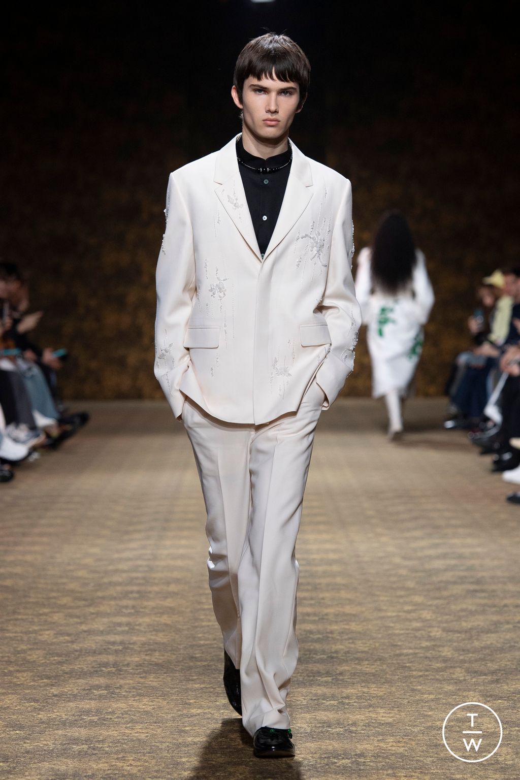 Fashion Week Paris Fall/Winter 2026 look 39 from the Shiatzy Chen collection womenswear