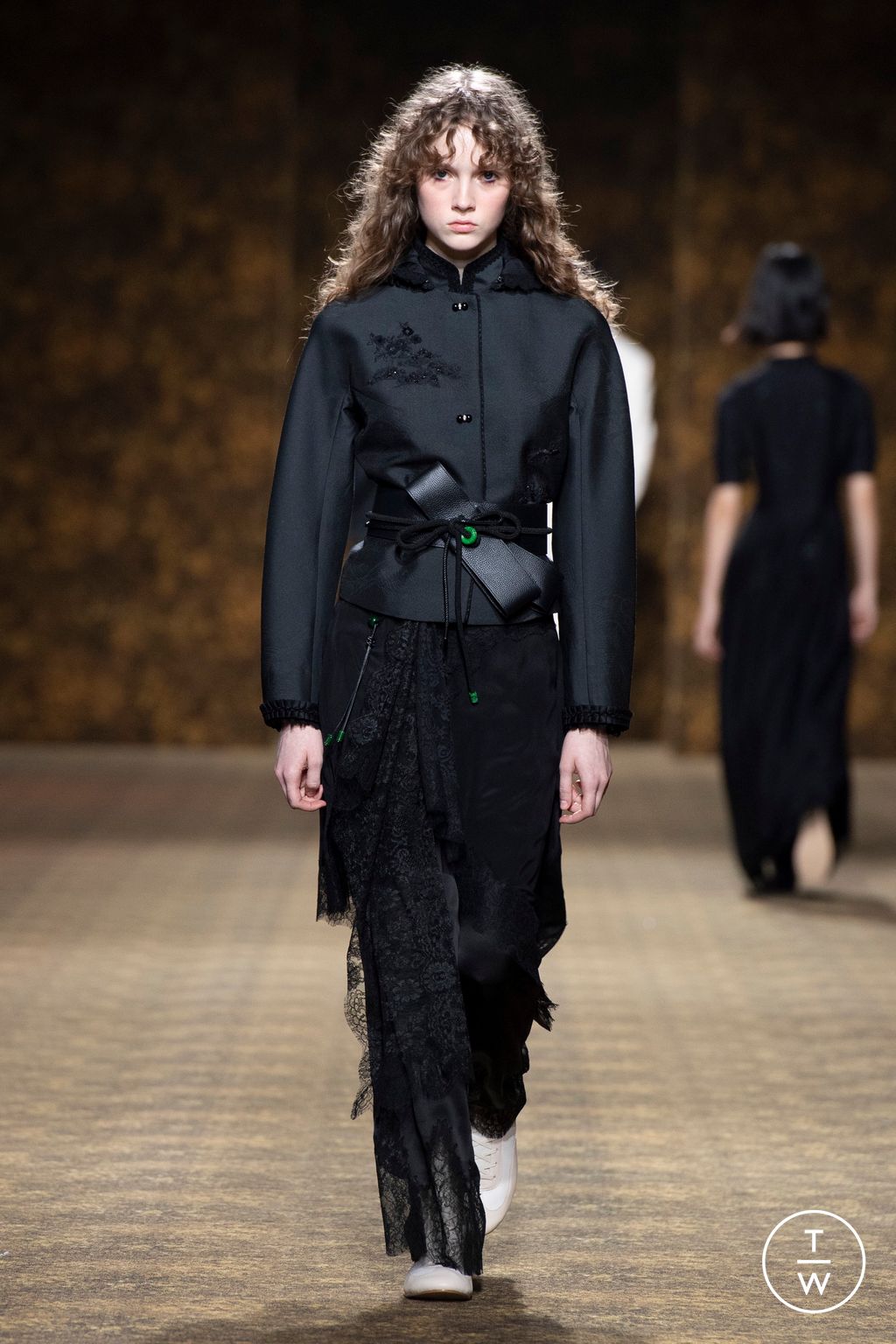 Fashion Week Paris Fall/Winter 2026 look 42 from the Shiatzy Chen collection womenswear