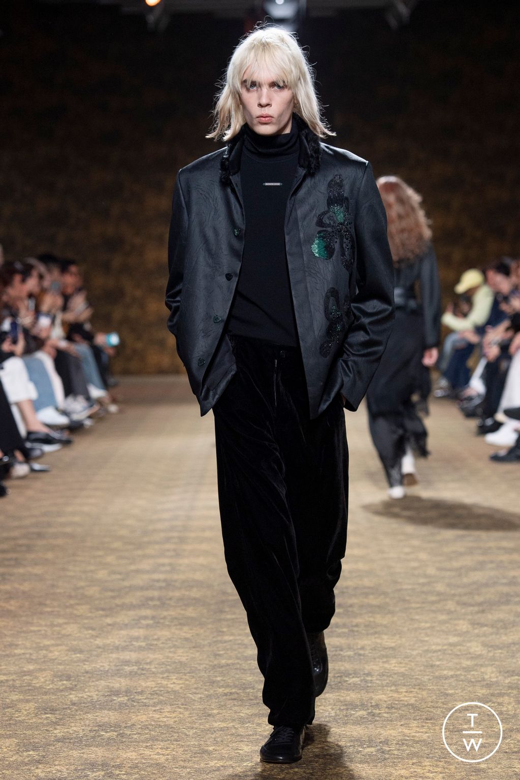 Fashion Week Paris Fall/Winter 2026 look 43 de la collection Shiatzy Chen womenswear