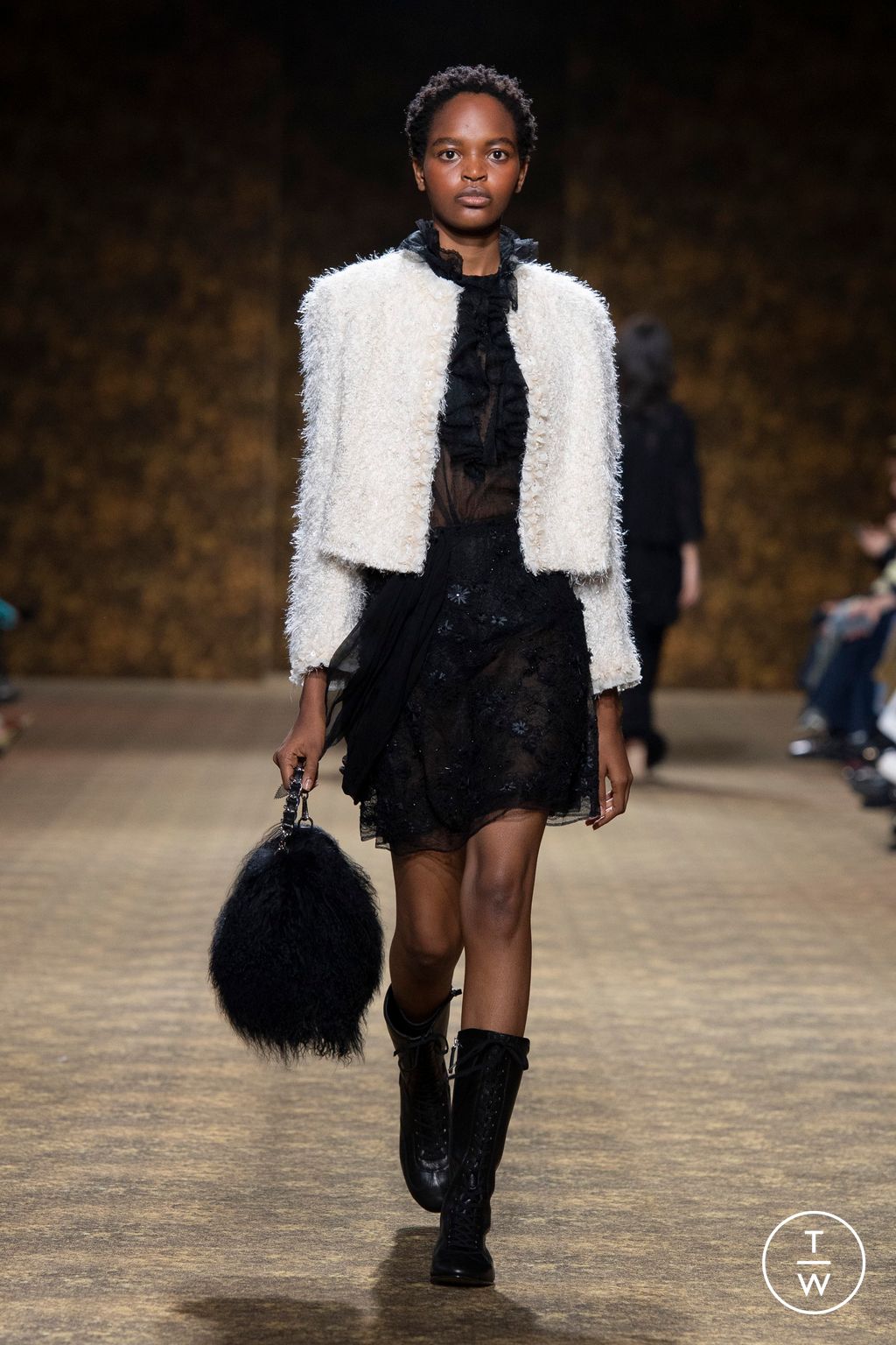 Fashion Week Paris Fall/Winter 2026 look 46 de la collection Shiatzy Chen womenswear