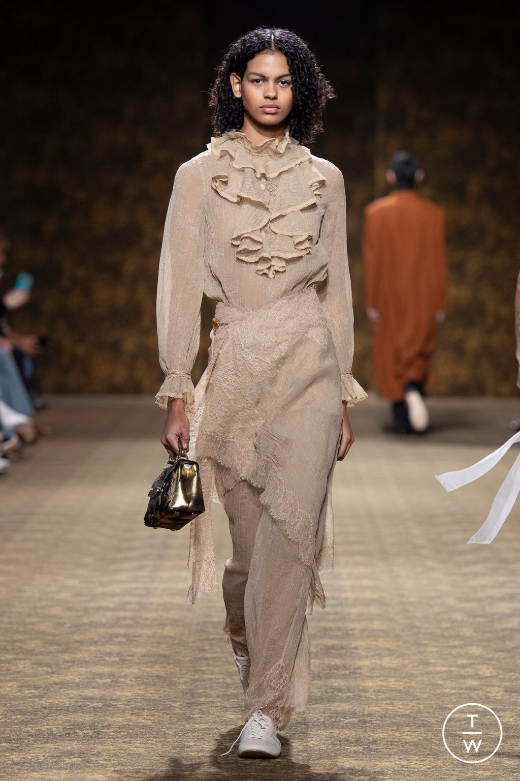 Fashion Week Paris Fall/Winter 2026 look 51 de la collection Shiatzy Chen womenswear