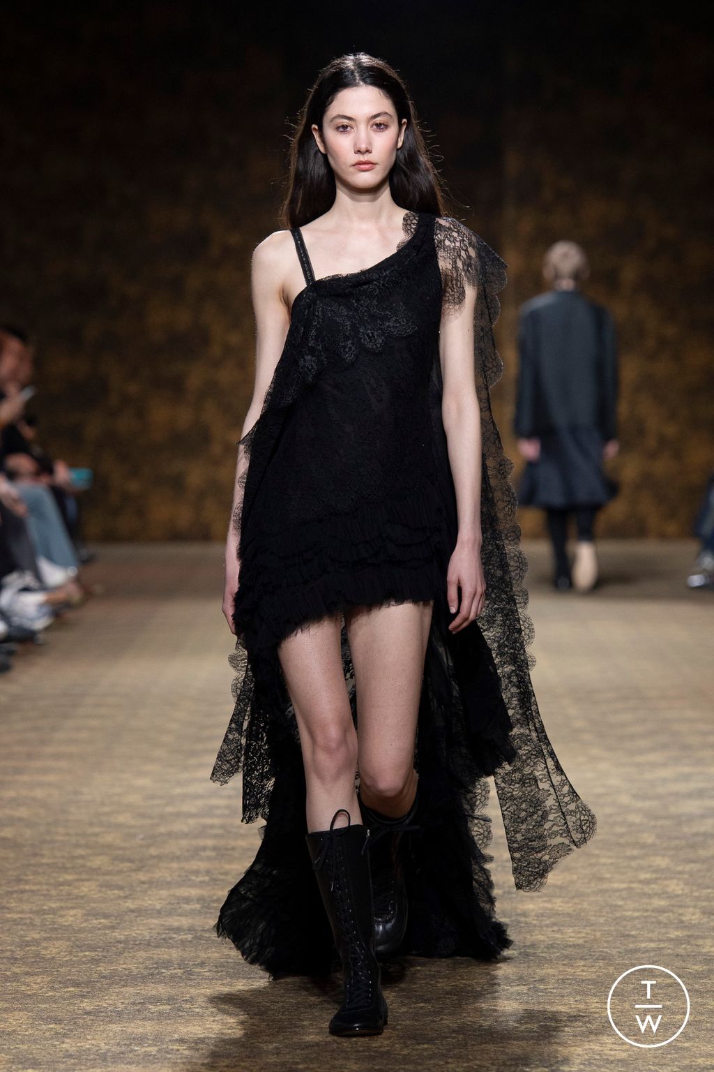 Fashion Week Paris Fall/Winter 2026 look 56 from the Shiatzy Chen collection 女装