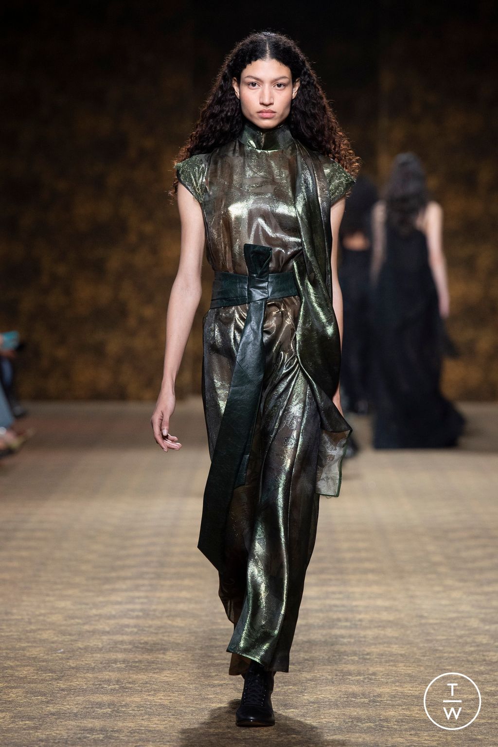 Fashion Week Paris Fall/Winter 2026 look 58 de la collection Shiatzy Chen womenswear
