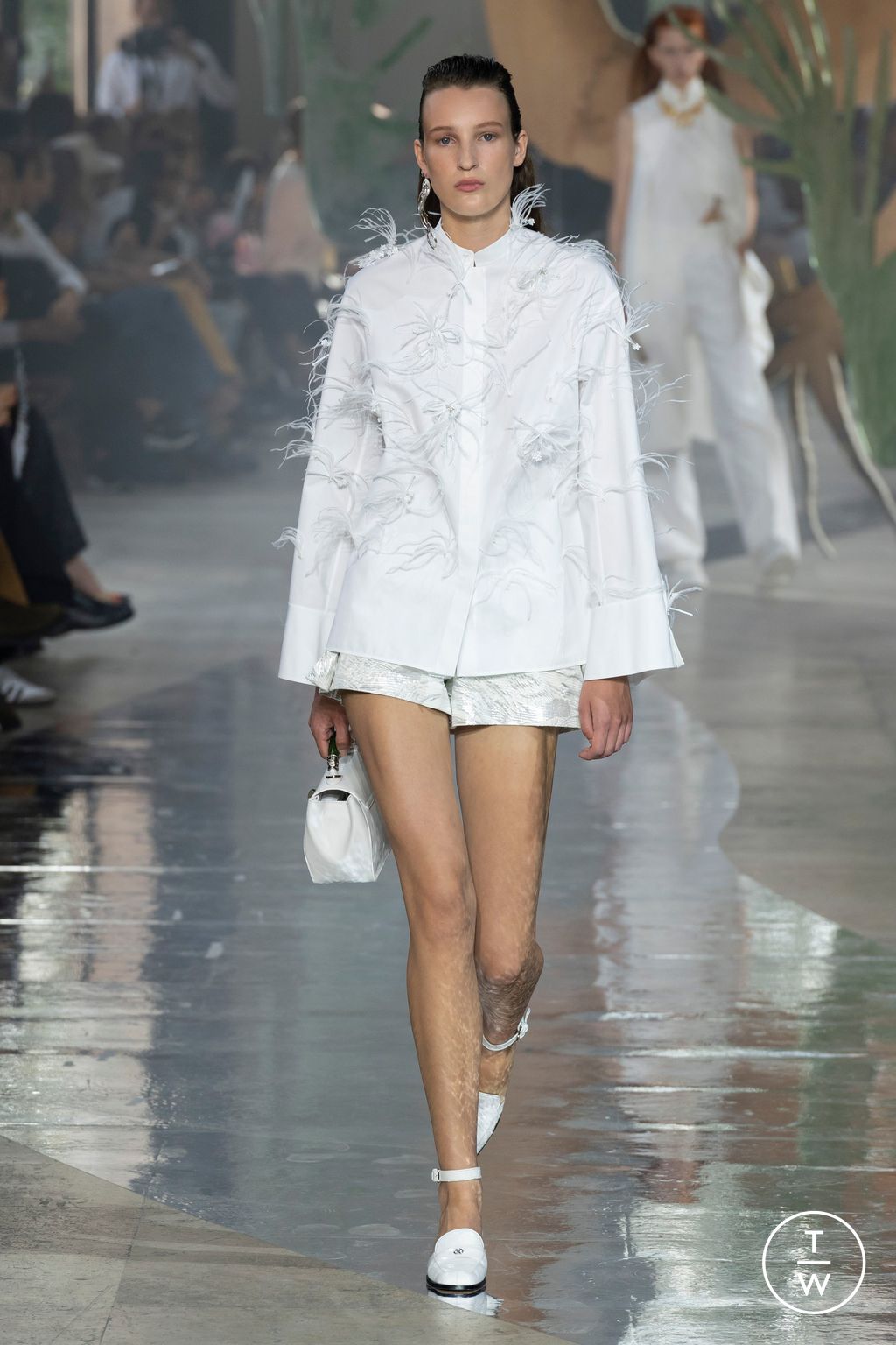 Fashion Week Paris Spring/Summer 2024 look 2 de la collection Shiatzy Chen womenswear