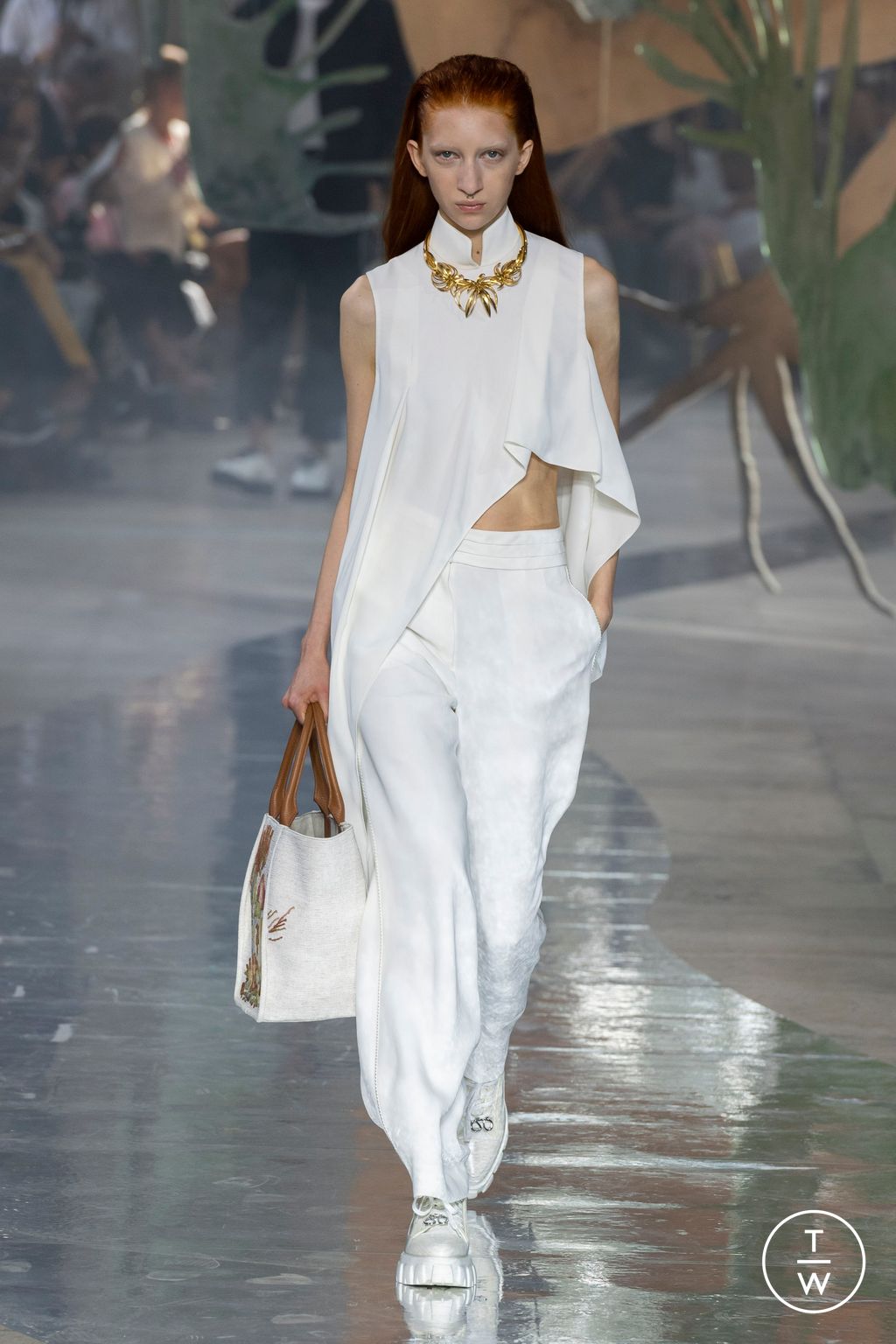 Fashion Week Paris Spring/Summer 2024 look 3 from the Shiatzy Chen collection womenswear