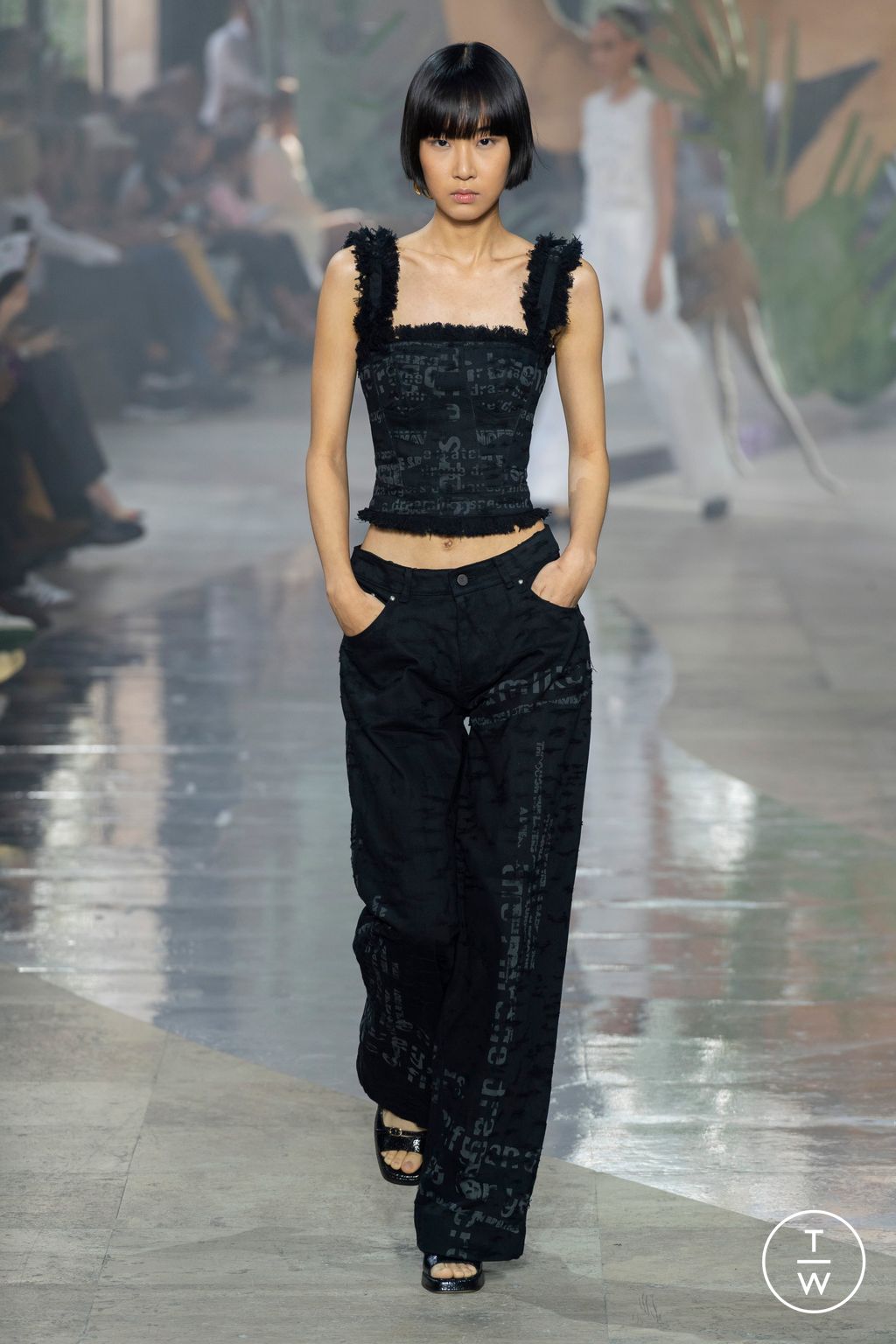 Fashion Week Paris Spring/Summer 2024 look 6 from the Shiatzy Chen collection 女装