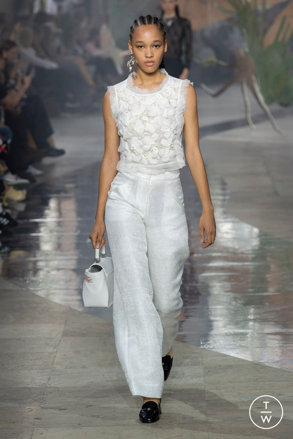 Fashion Week Paris Spring/Summer 2024 look 7 from the Shiatzy Chen collection 女装