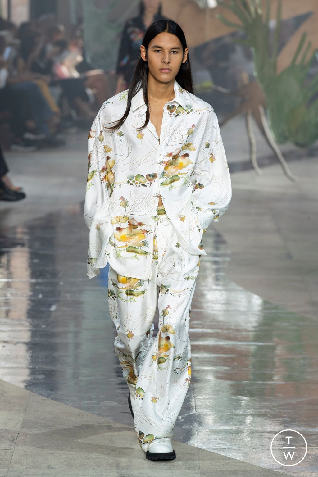 Fashion Week Paris Spring/Summer 2024 look 16 from the Shiatzy Chen collection womenswear