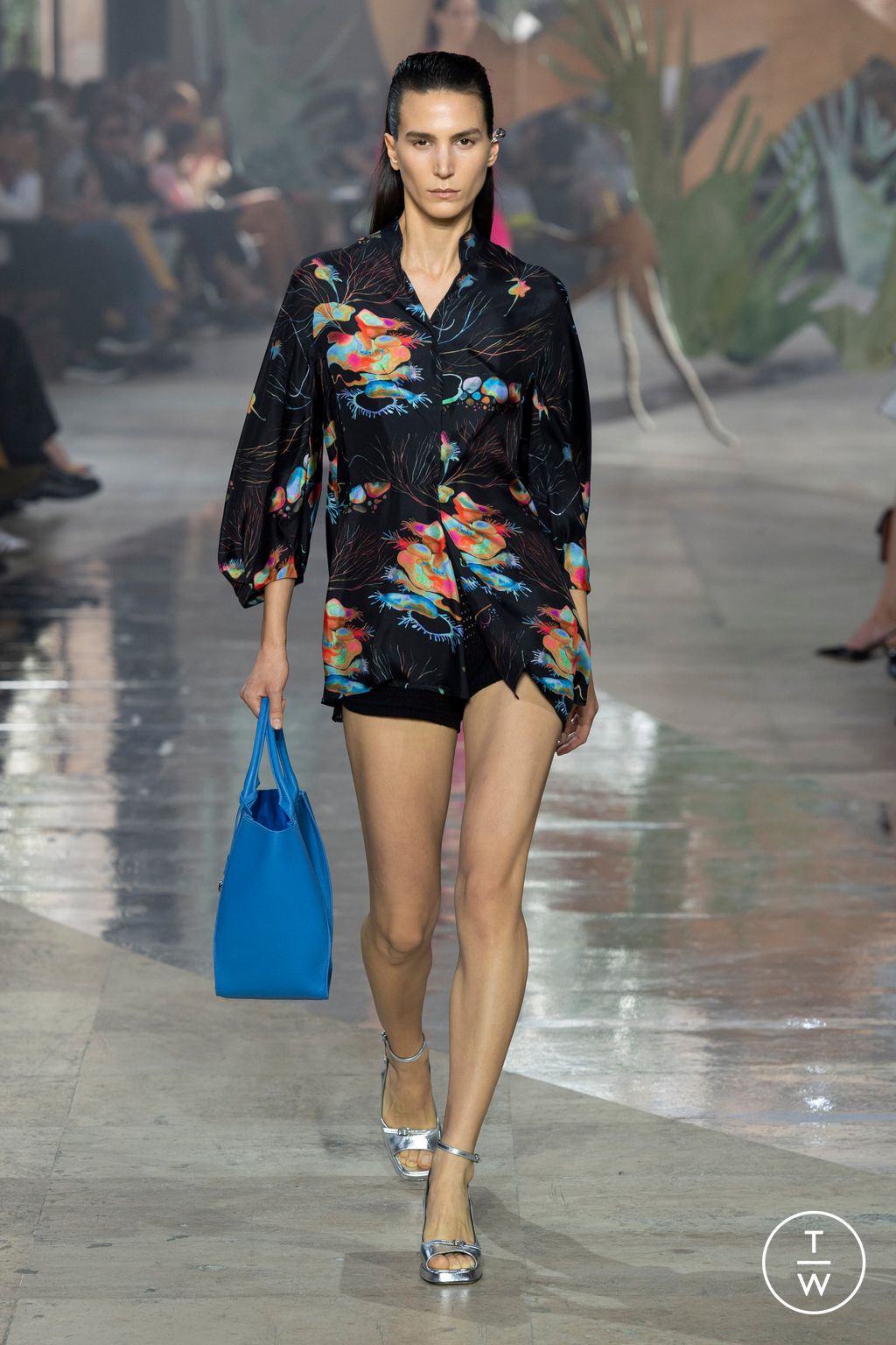 Fashion Week Paris Spring/Summer 2024 look 17 from the Shiatzy Chen collection womenswear