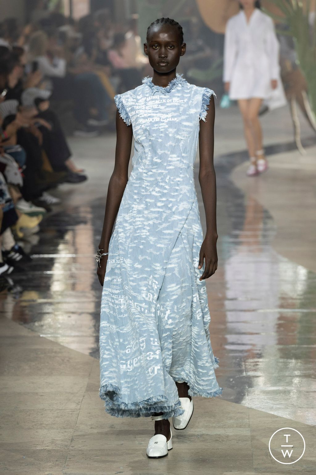 Fashion Week Paris Spring/Summer 2024 look 19 from the Shiatzy Chen collection womenswear