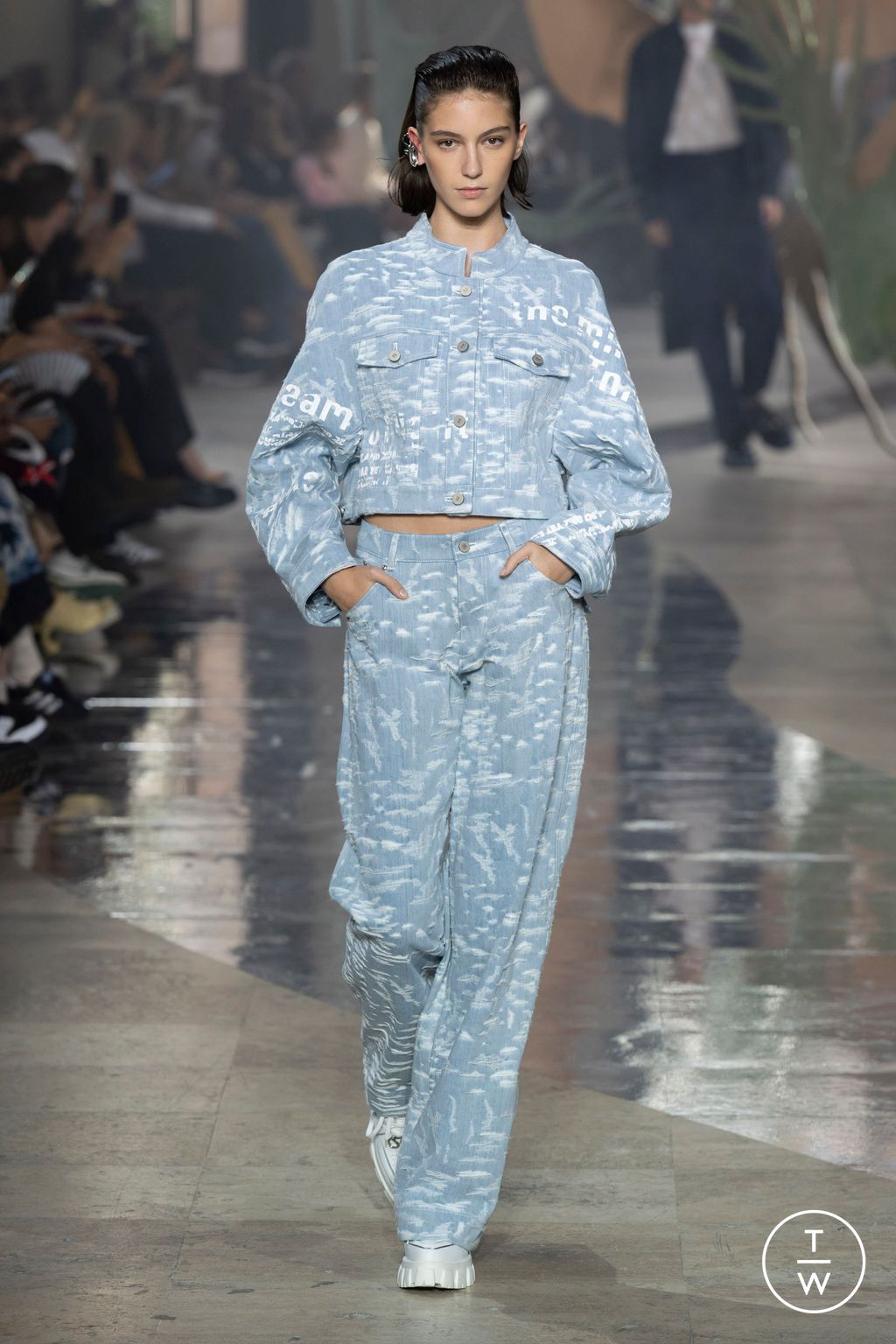 Fashion Week Paris Spring/Summer 2024 look 22 from the Shiatzy Chen collection womenswear