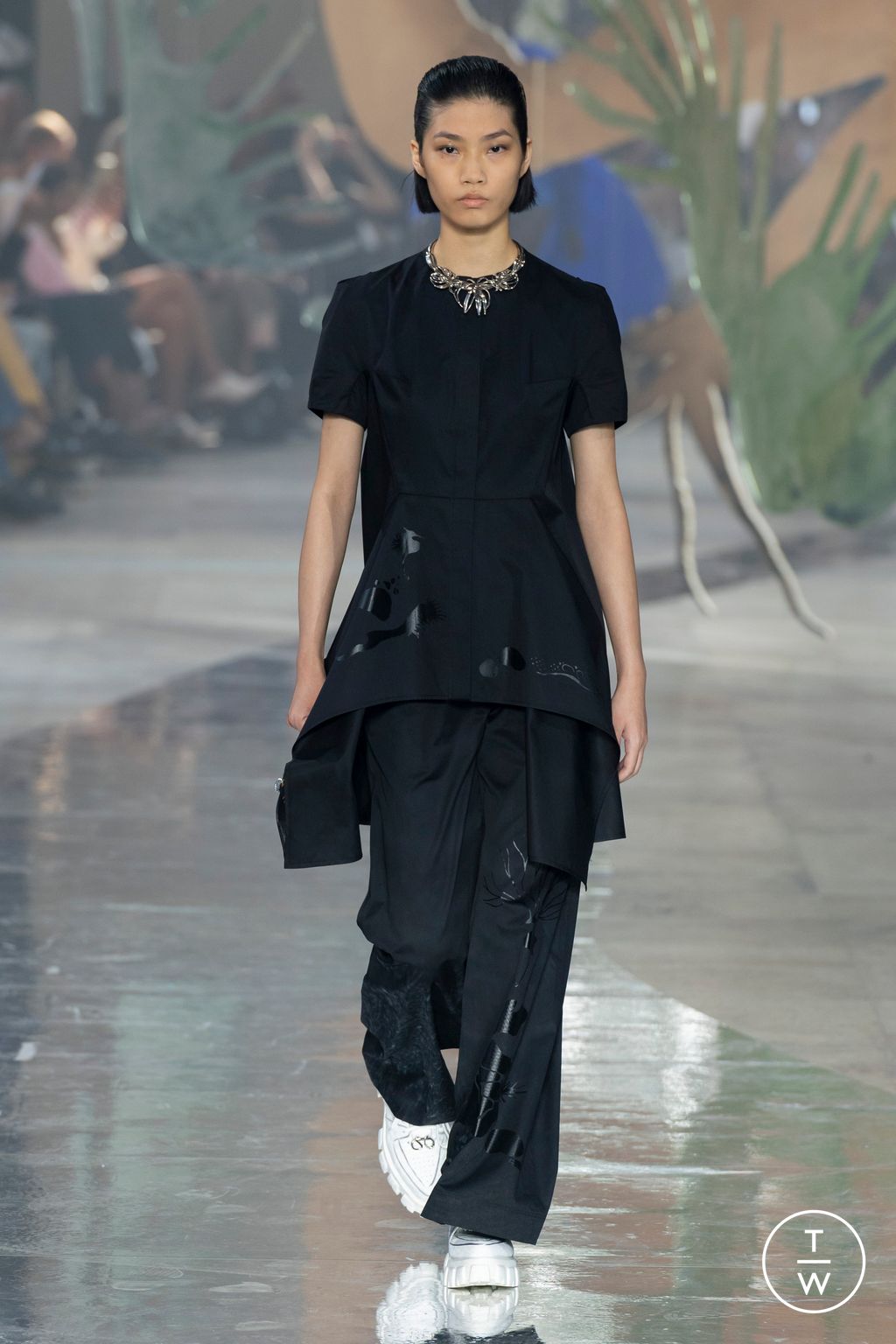 Fashion Week Paris Spring/Summer 2024 look 29 from the Shiatzy Chen collection womenswear