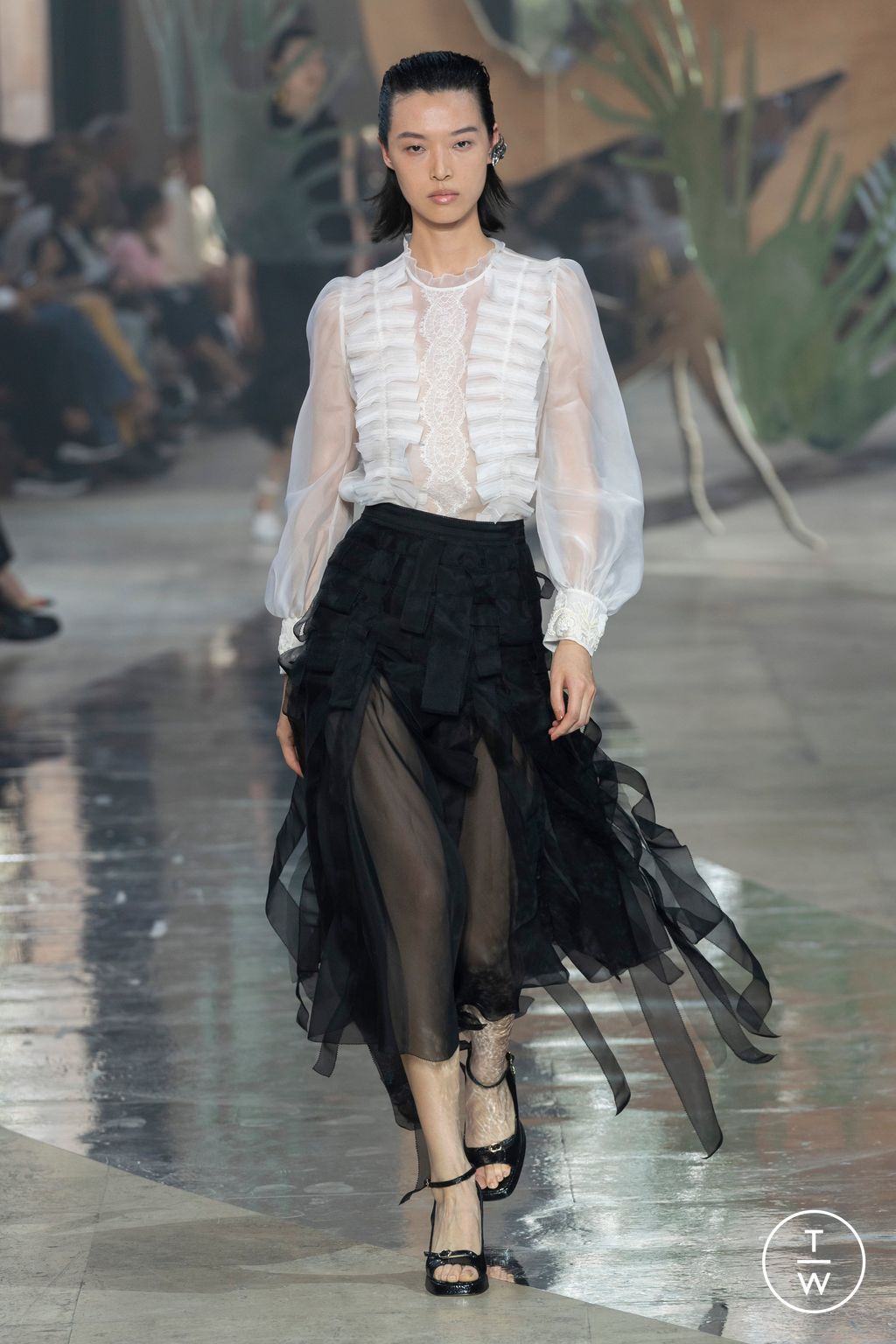 Fashion Week Paris Spring/Summer 2024 look 38 from the Shiatzy Chen collection womenswear