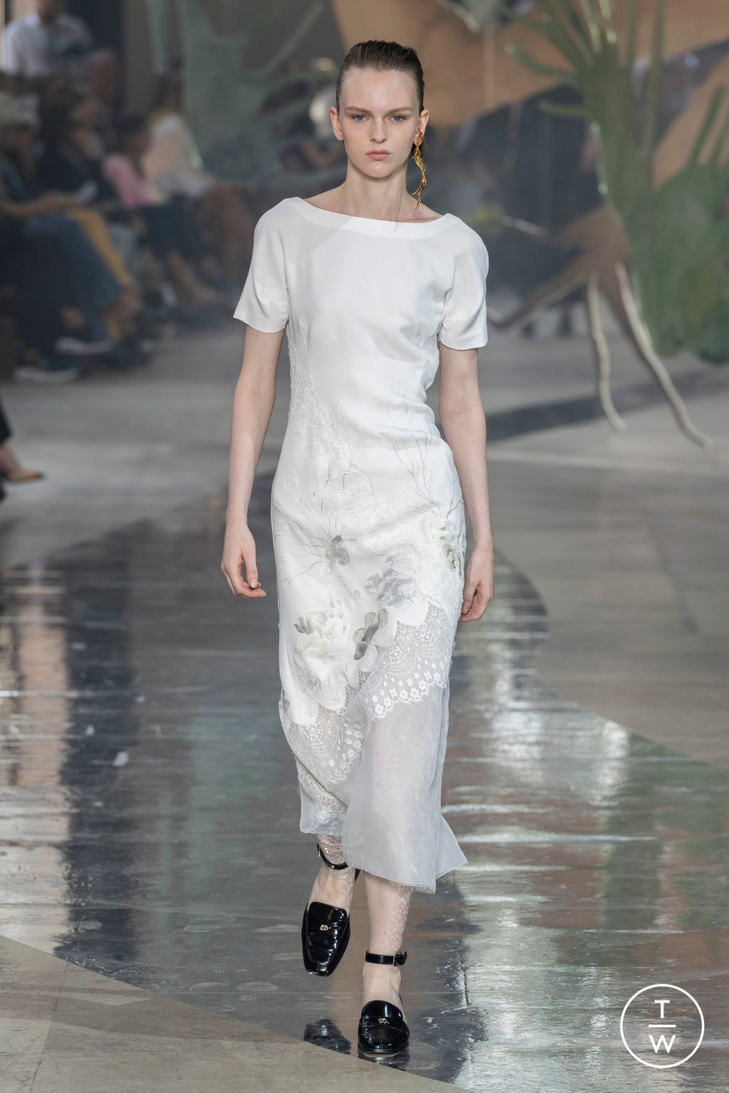 Fashion Week Paris Spring/Summer 2024 look 51 from the Shiatzy Chen collection womenswear