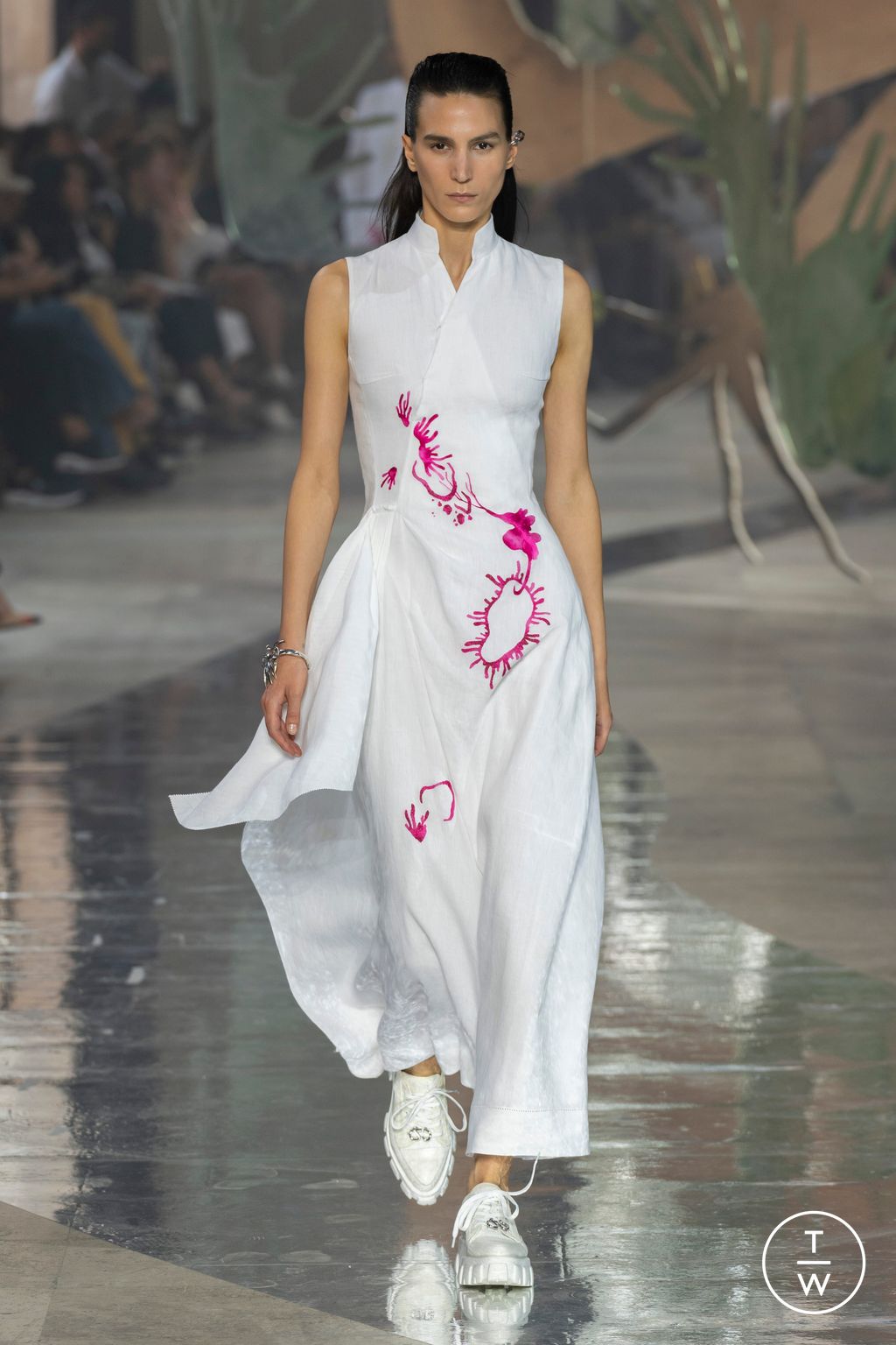 Fashion Week Paris Spring/Summer 2024 look 57 from the Shiatzy Chen collection 女装